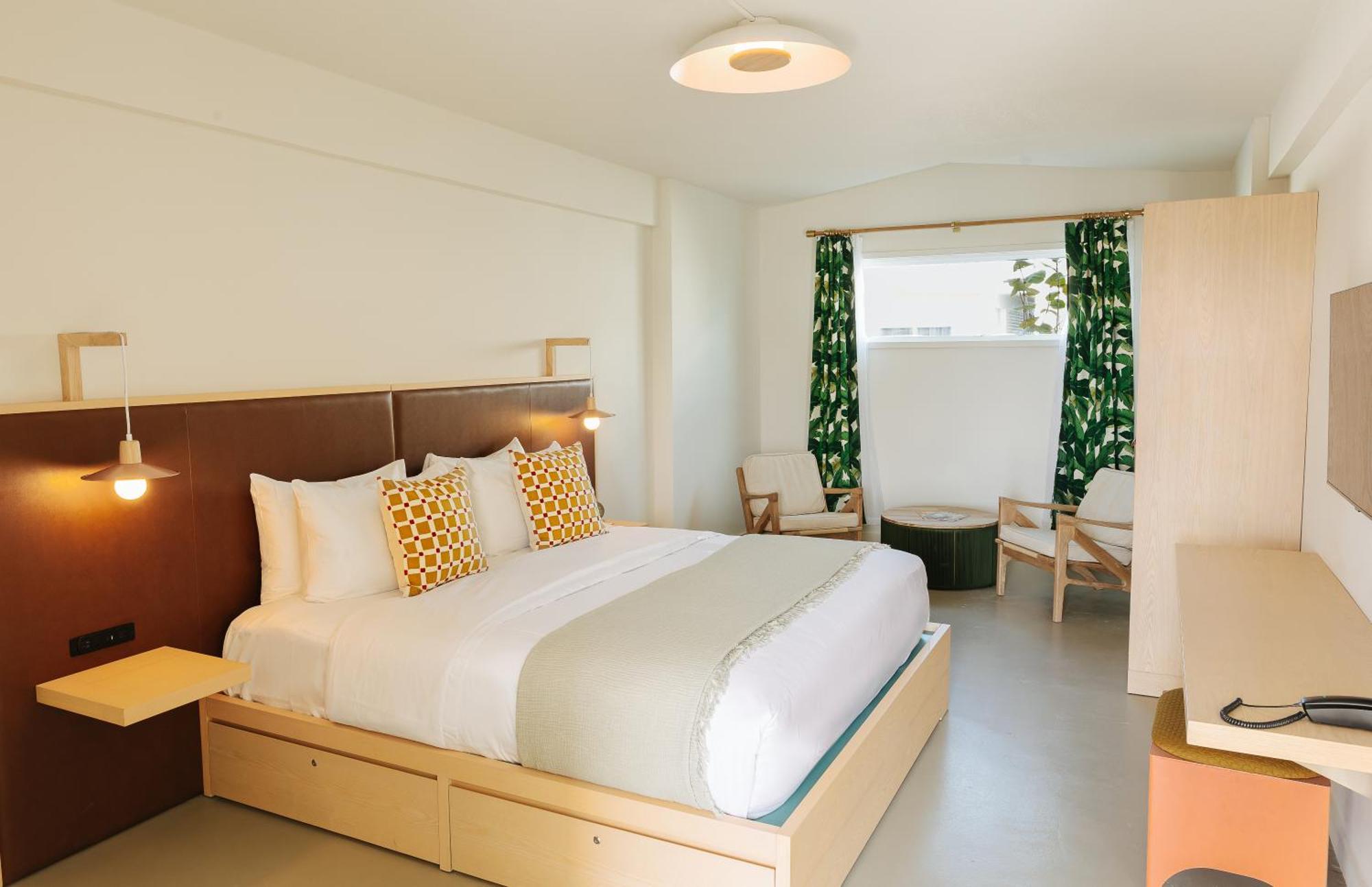 Deluxe King Room