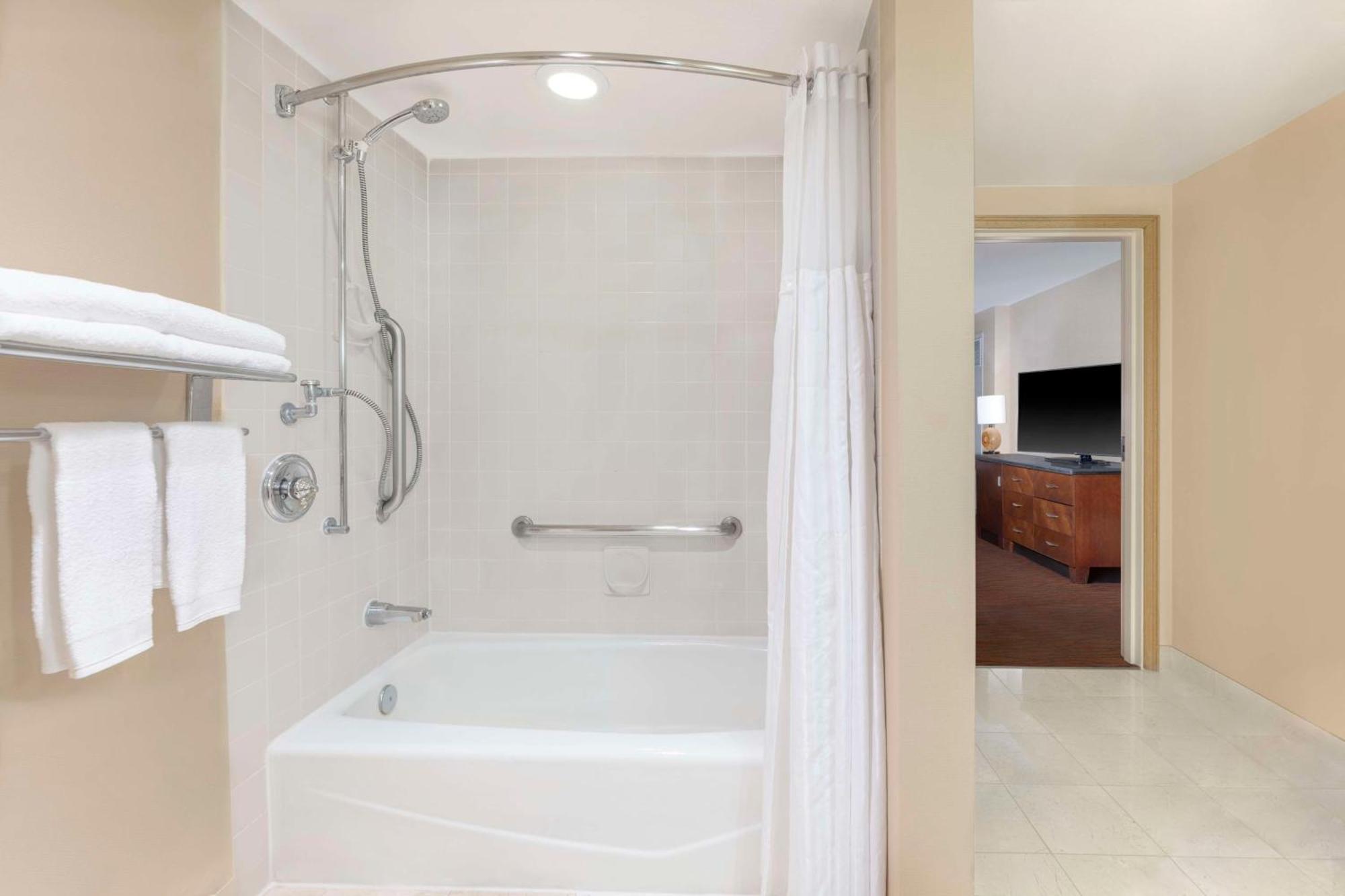 King Room Tub Mobility Hearing Access