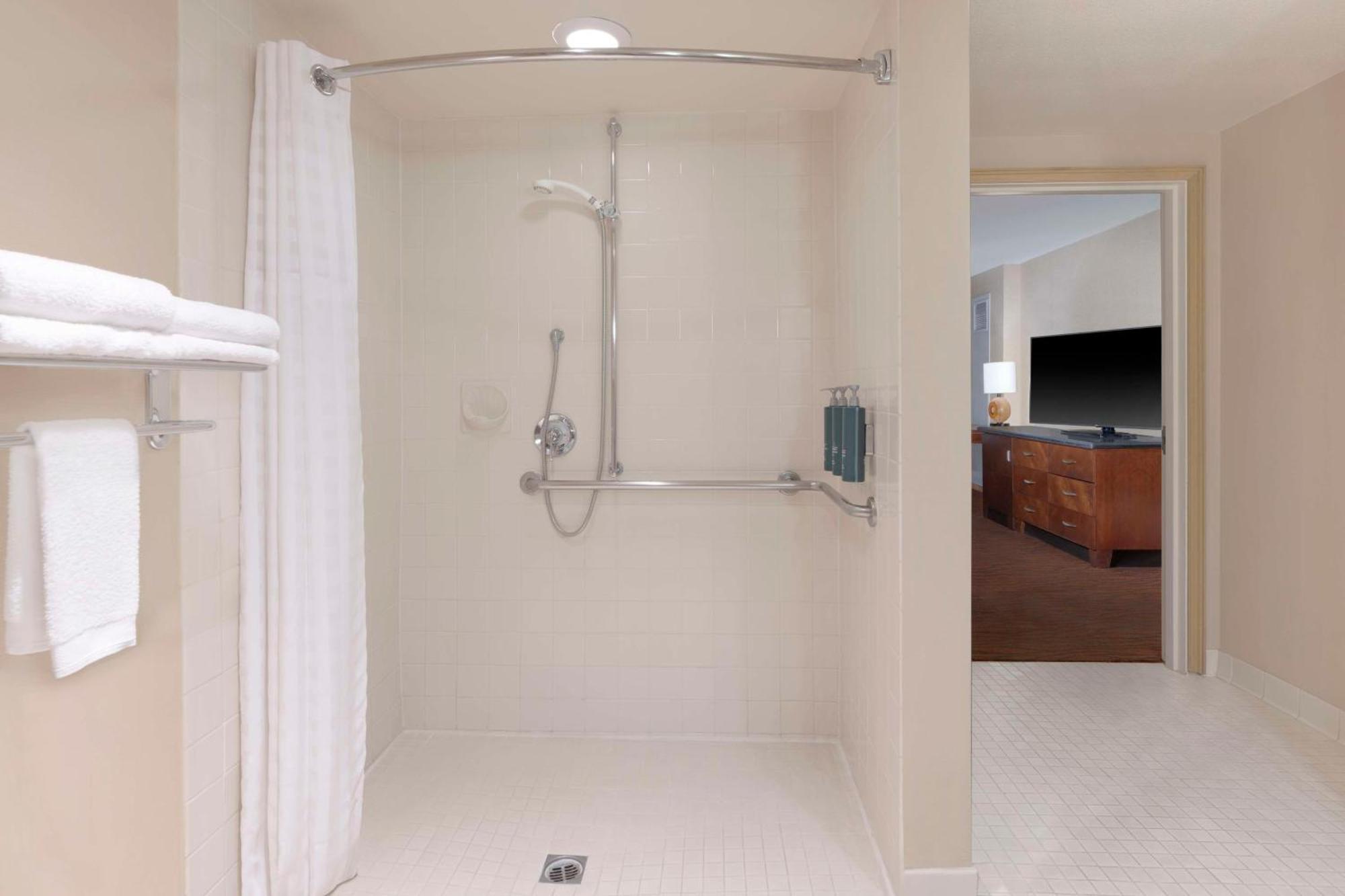 King Room Roll Shower Mobility or Hearing Accessible