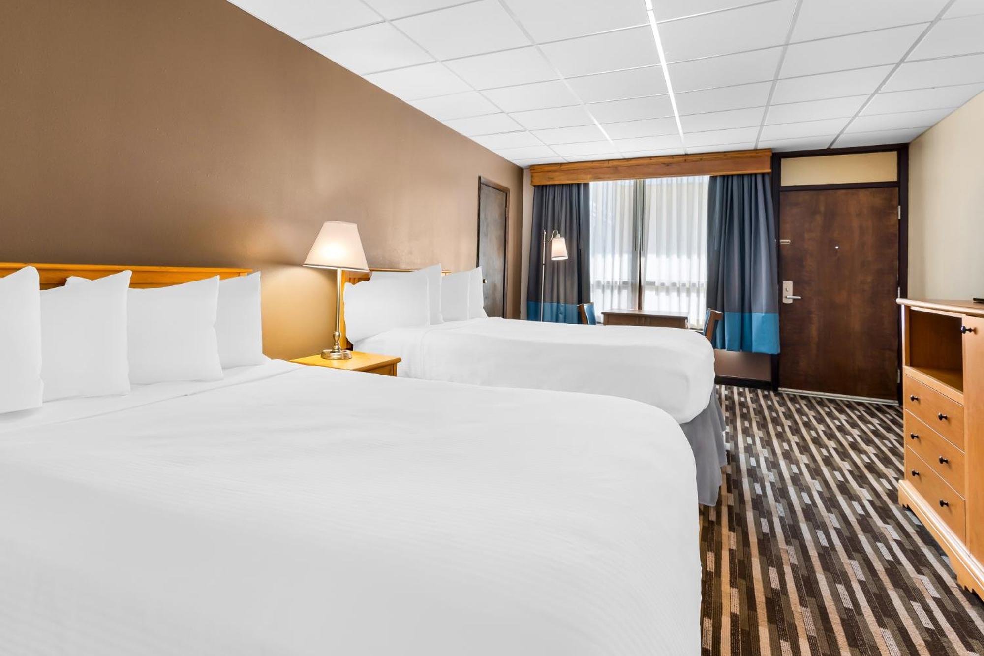 Queen Room Two Queen Beds Ground Floor or Non-Smoking