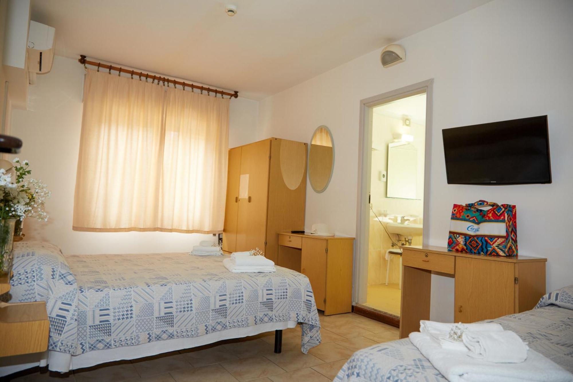Triple Room Private Bathroom