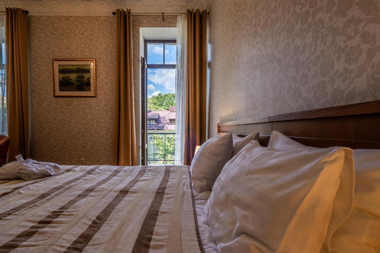 Queen Room with Balcony