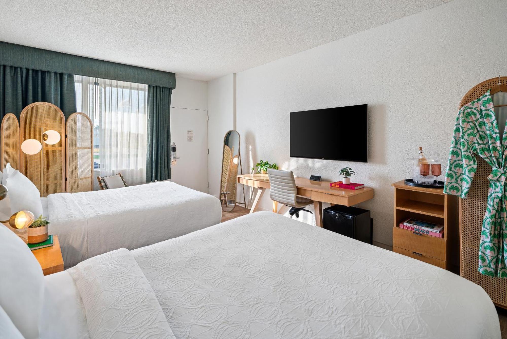 Quadruple Room with Two Double Beds - Non-Smoking
