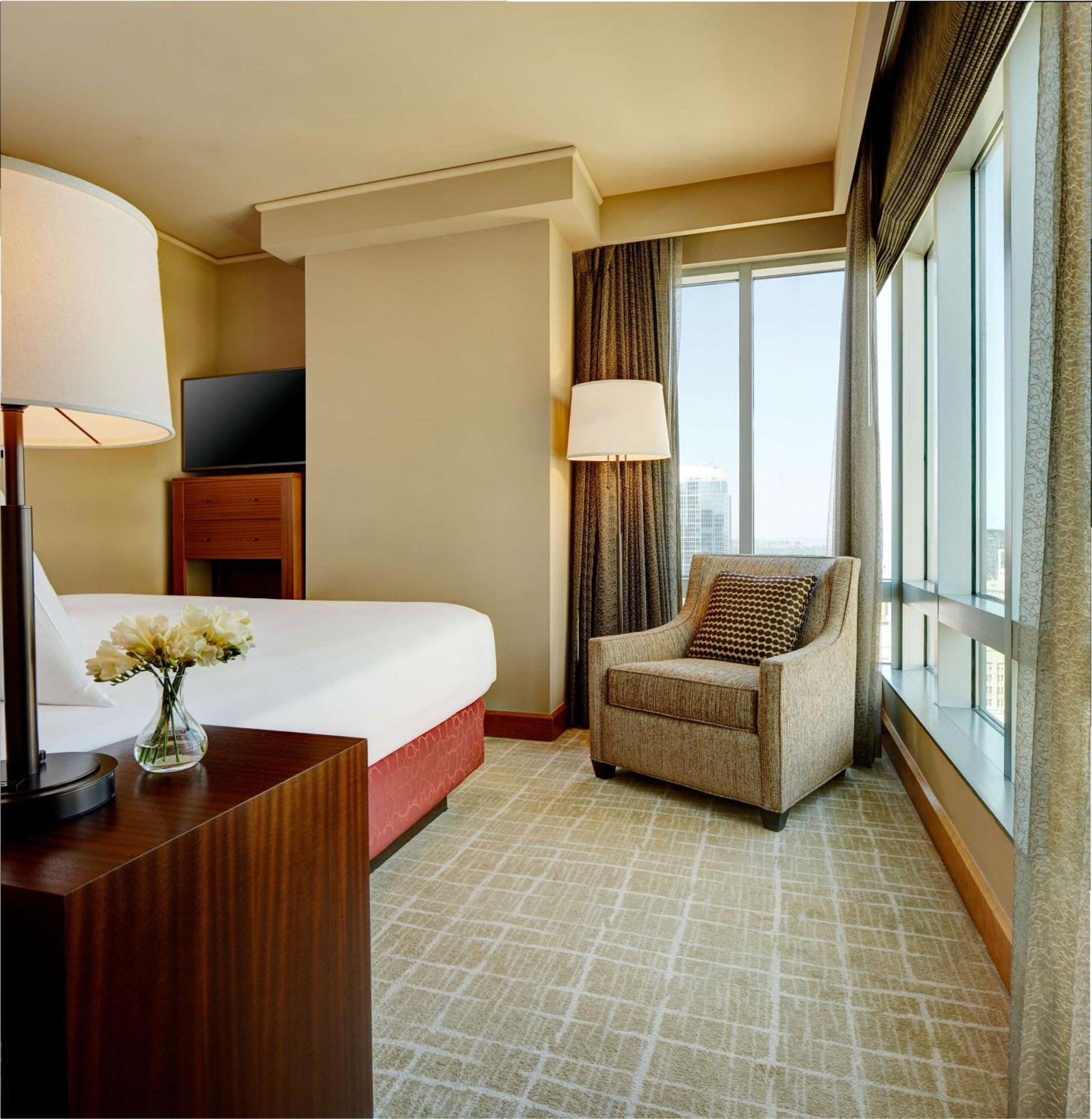 Corner Deluxe King Room