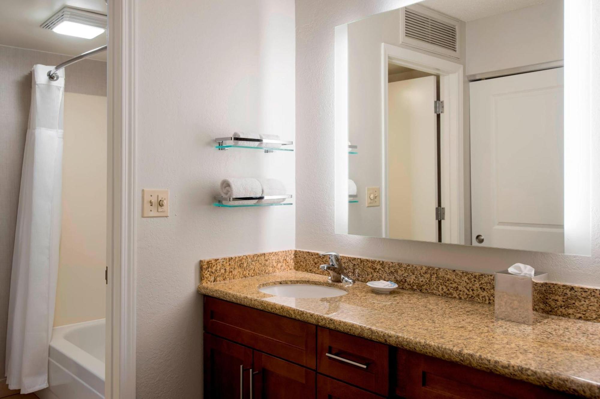 Two-Bedroom Suite,1640379724:JPEG