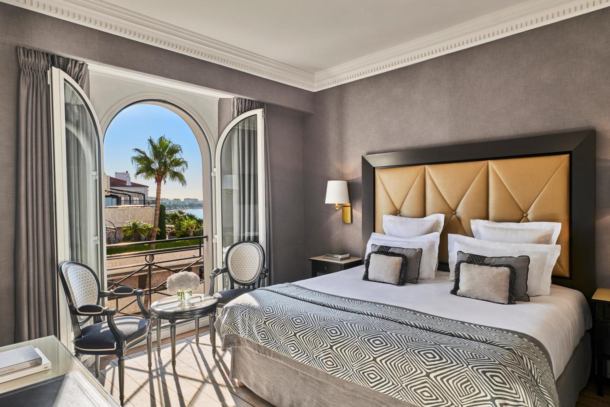 Deluxe Room Partial Sea View