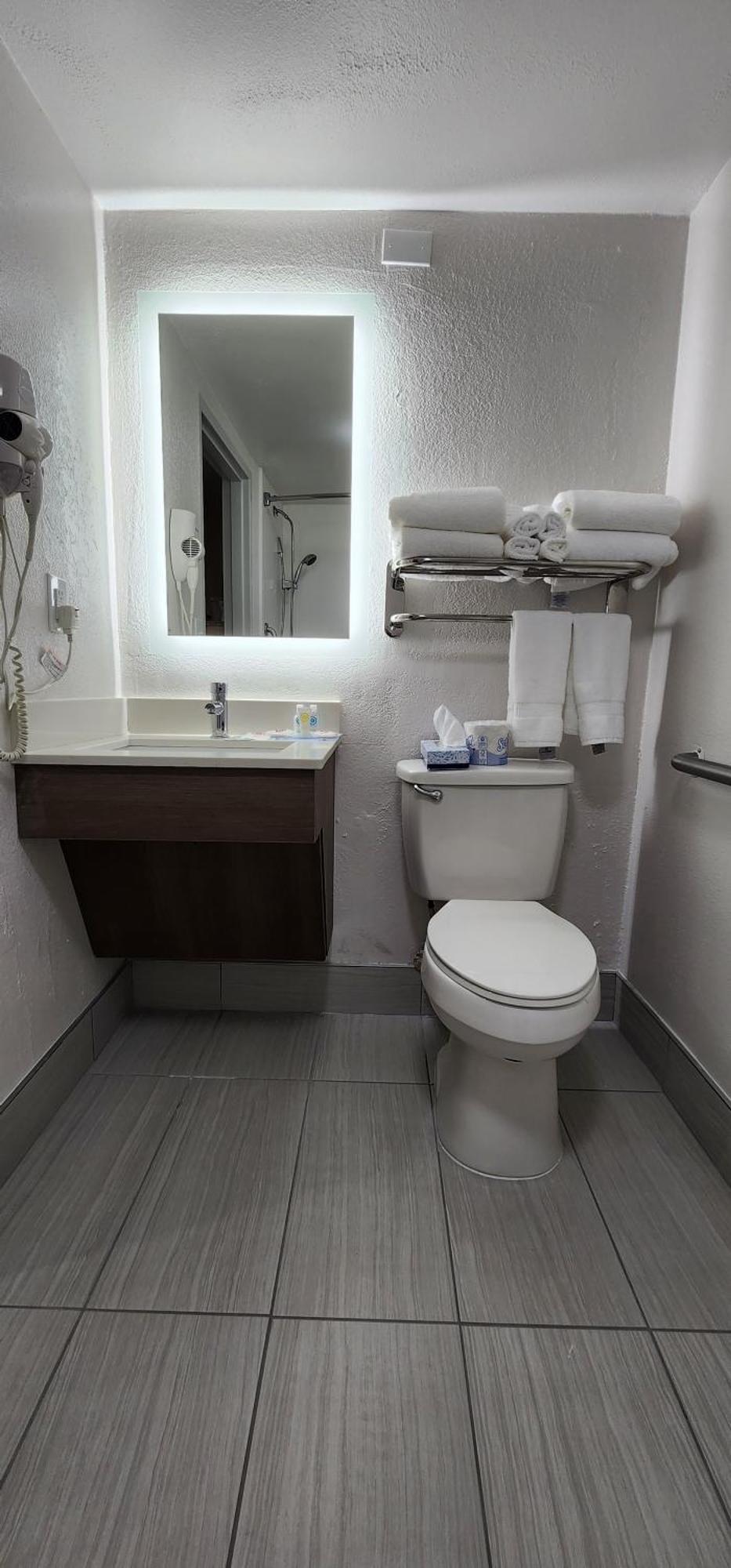 King Room - Accessible/Non-Smoking