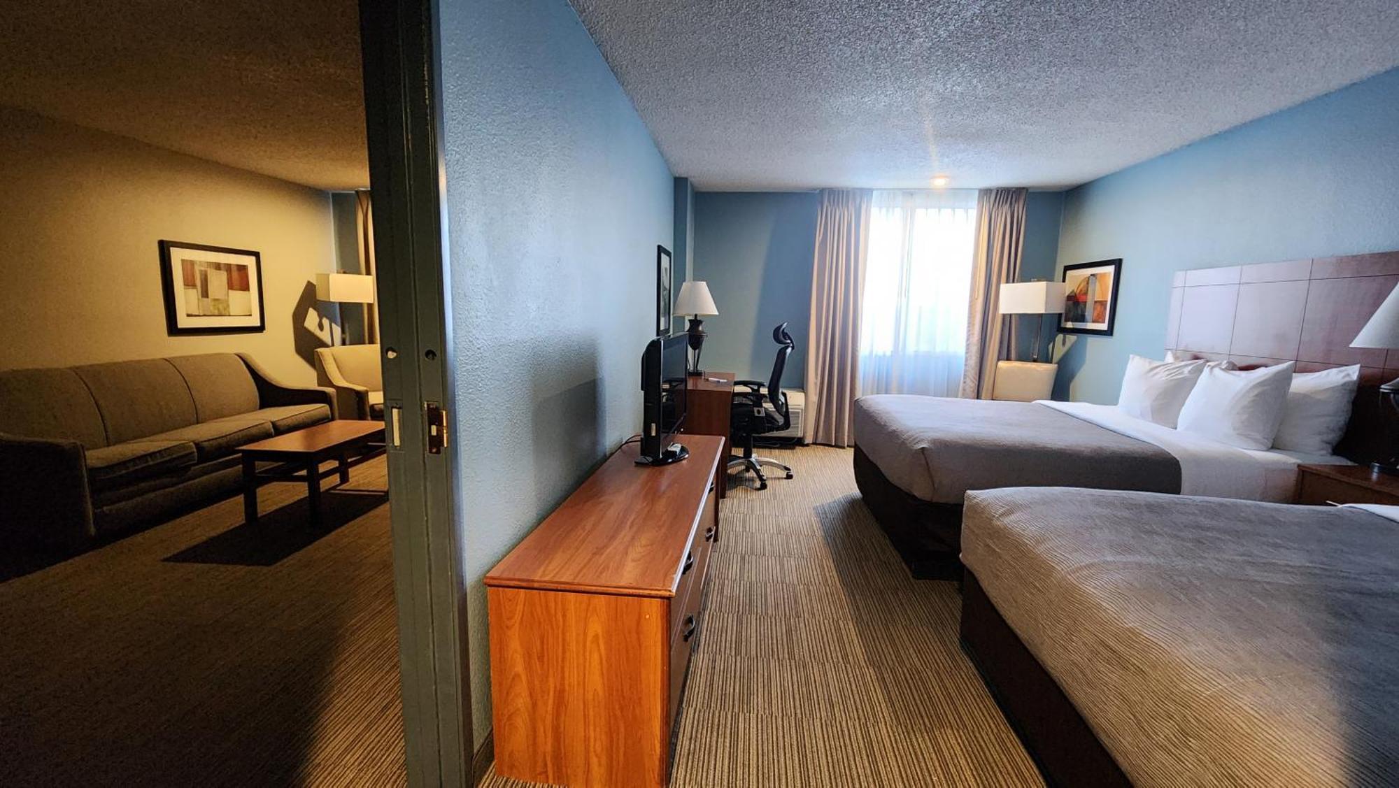 One-Bedroom Queen Suite Two Queen Beds Sofa Bed No Pets