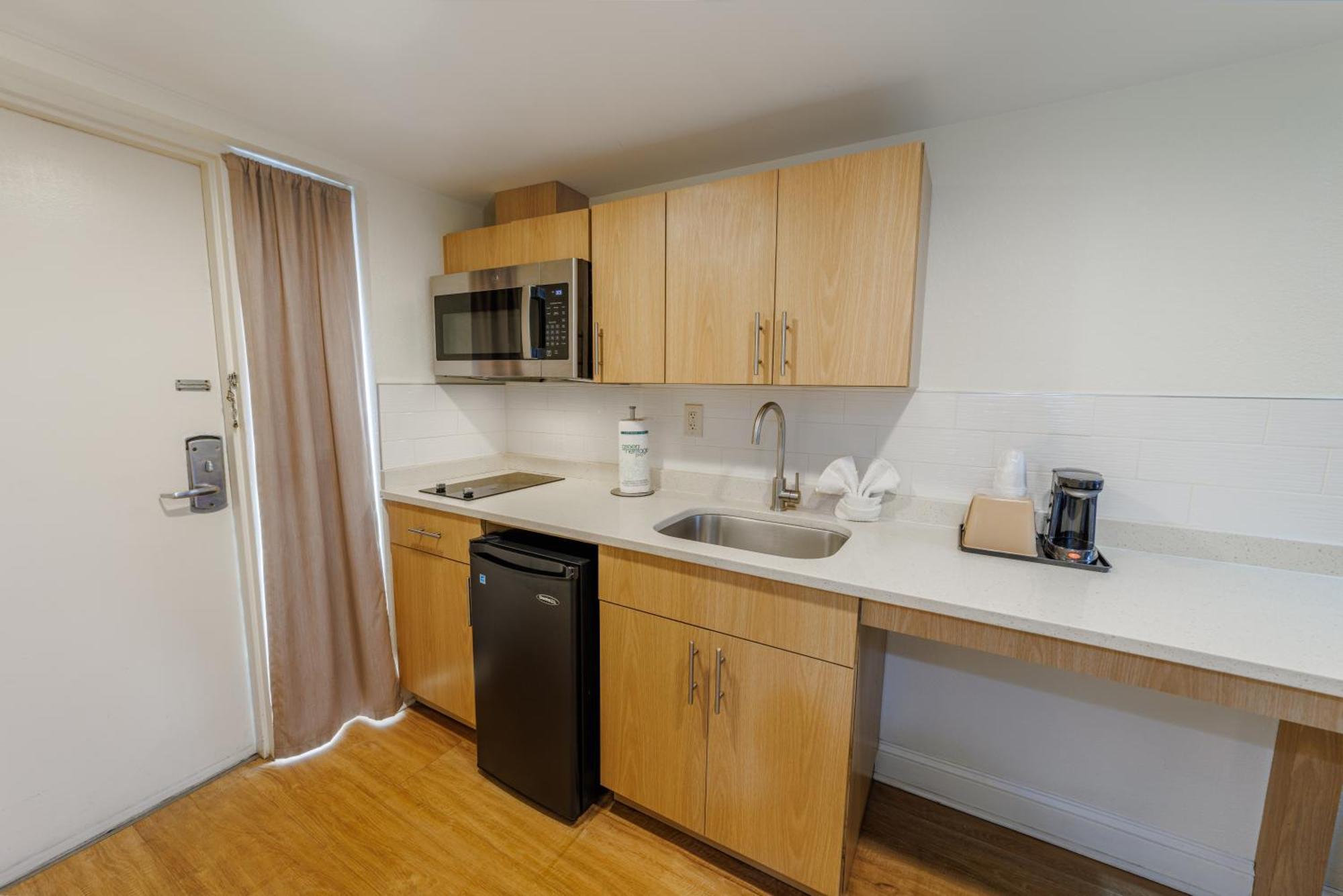 Queen Room Two Queen Beds Kitchenette