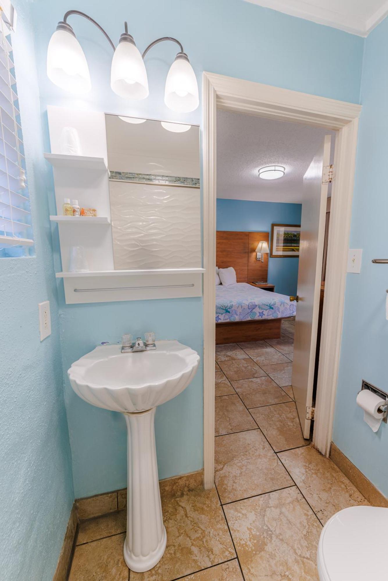 Small King Room Non-Smoking