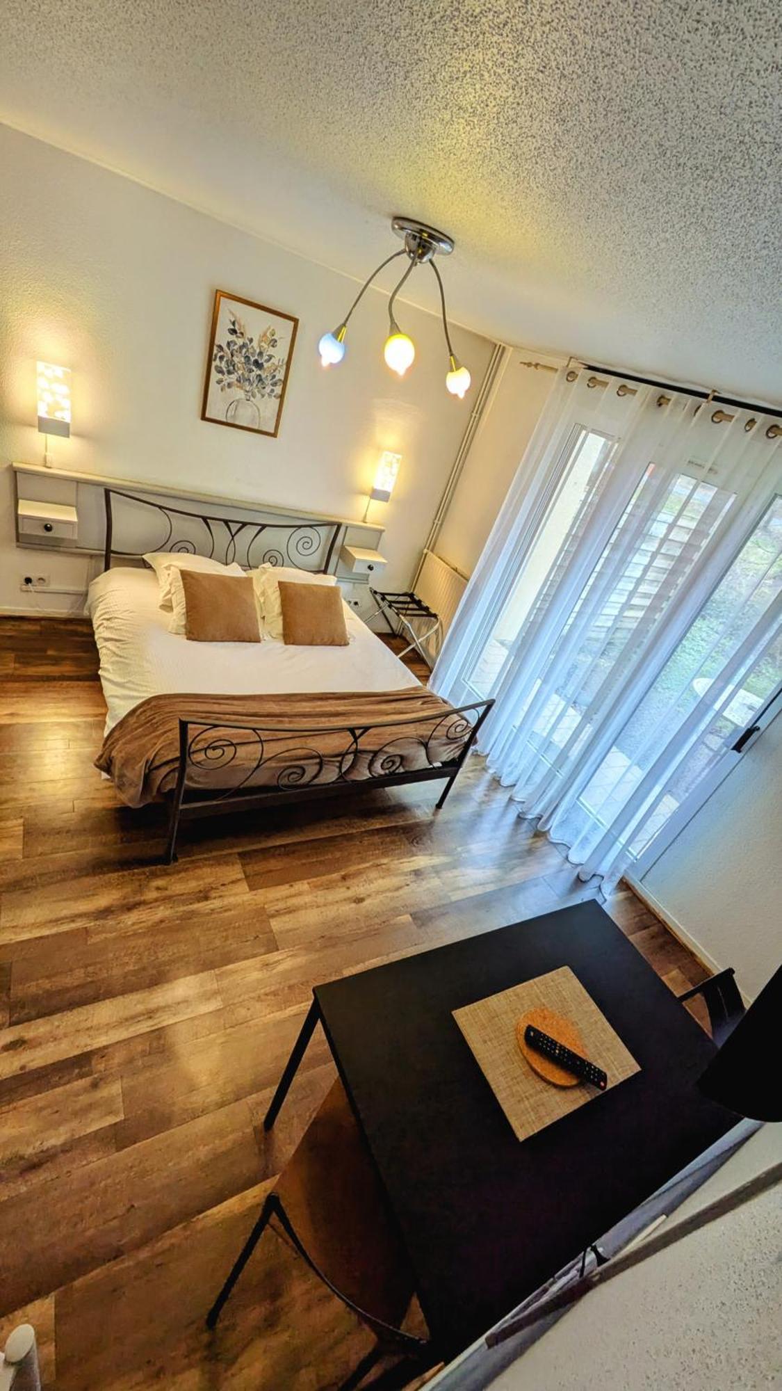Double Bed Studio