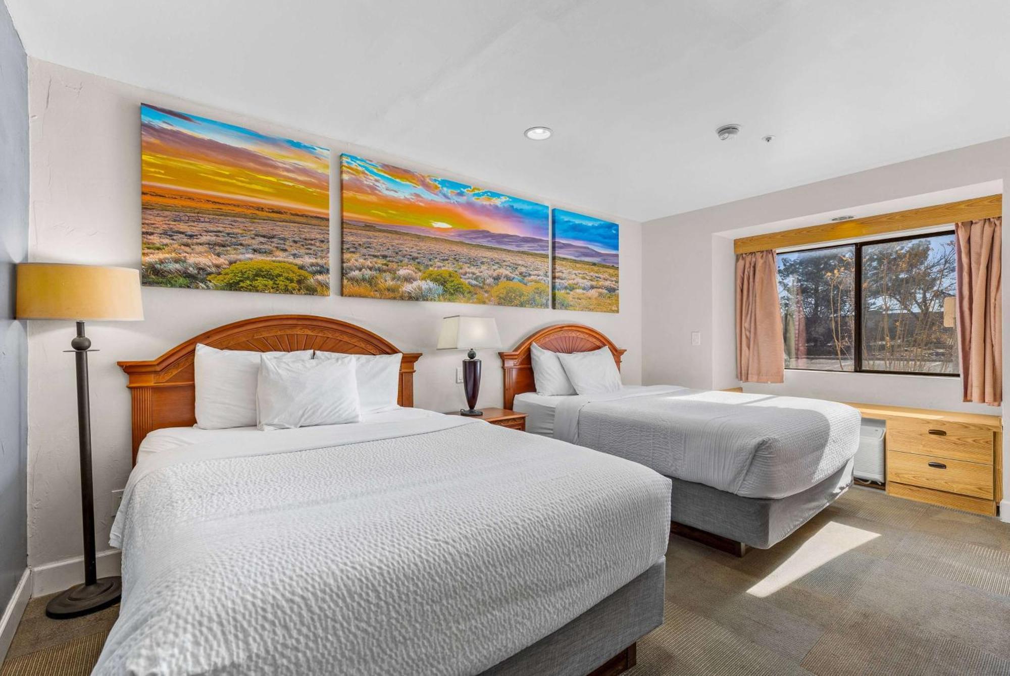 One-Bedroom Suite Two Queen Beds Non-Smoking