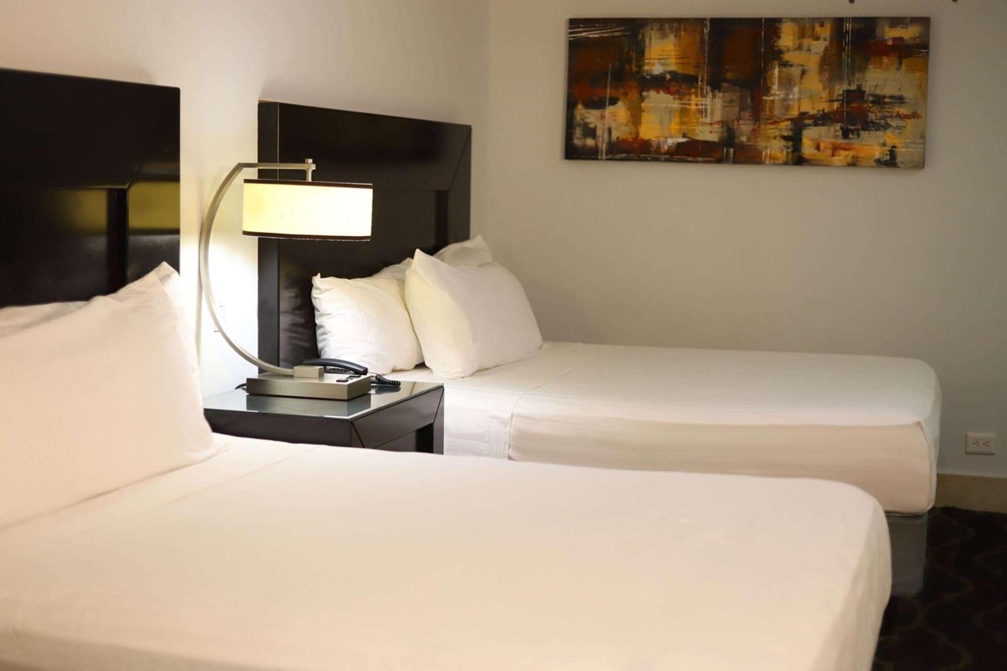 2 Queen Beds Standard Non-Smoking