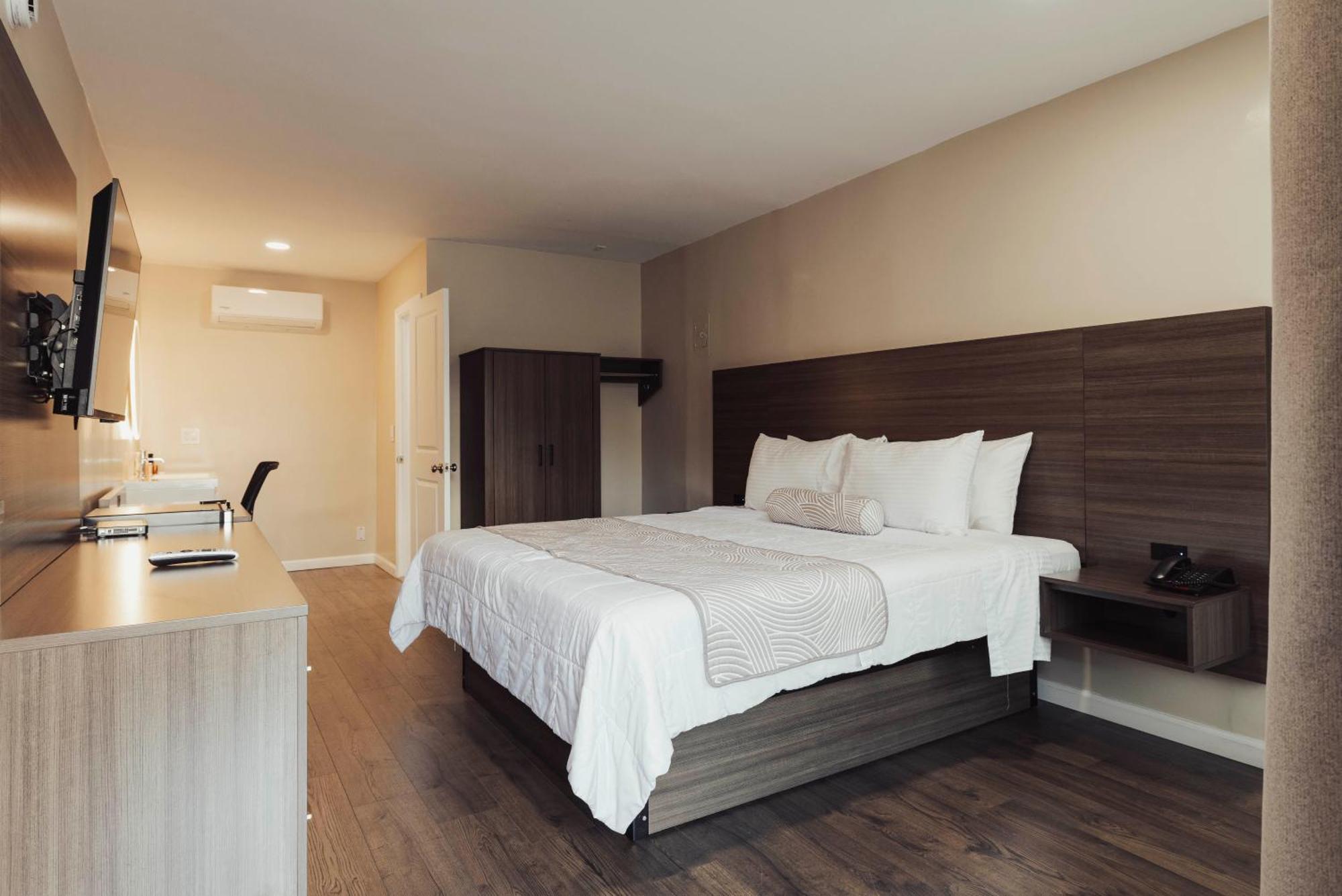 Signature Room - 1 King Bed