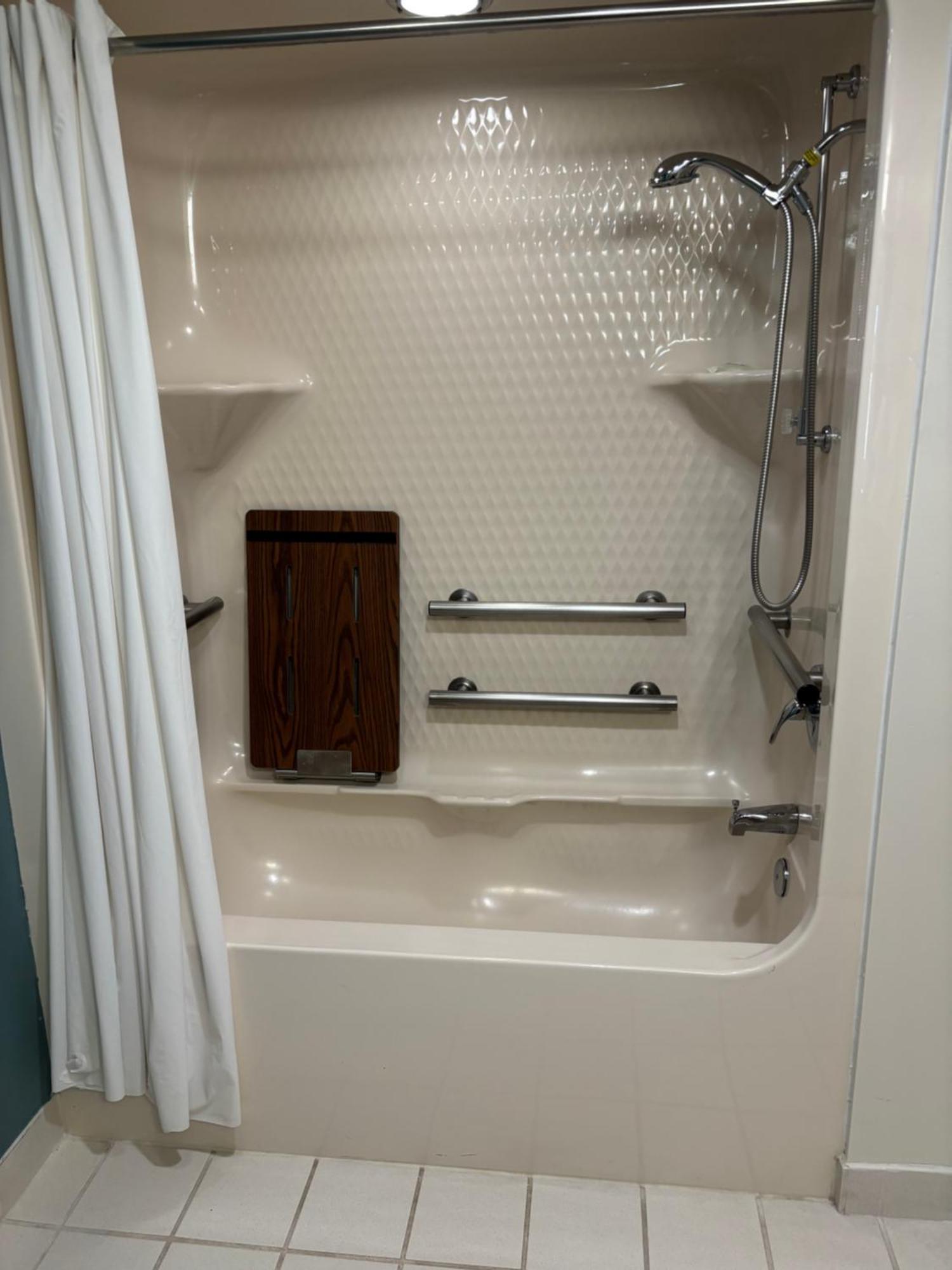 King Room Accessible Tub Accessible or Non-Smoking