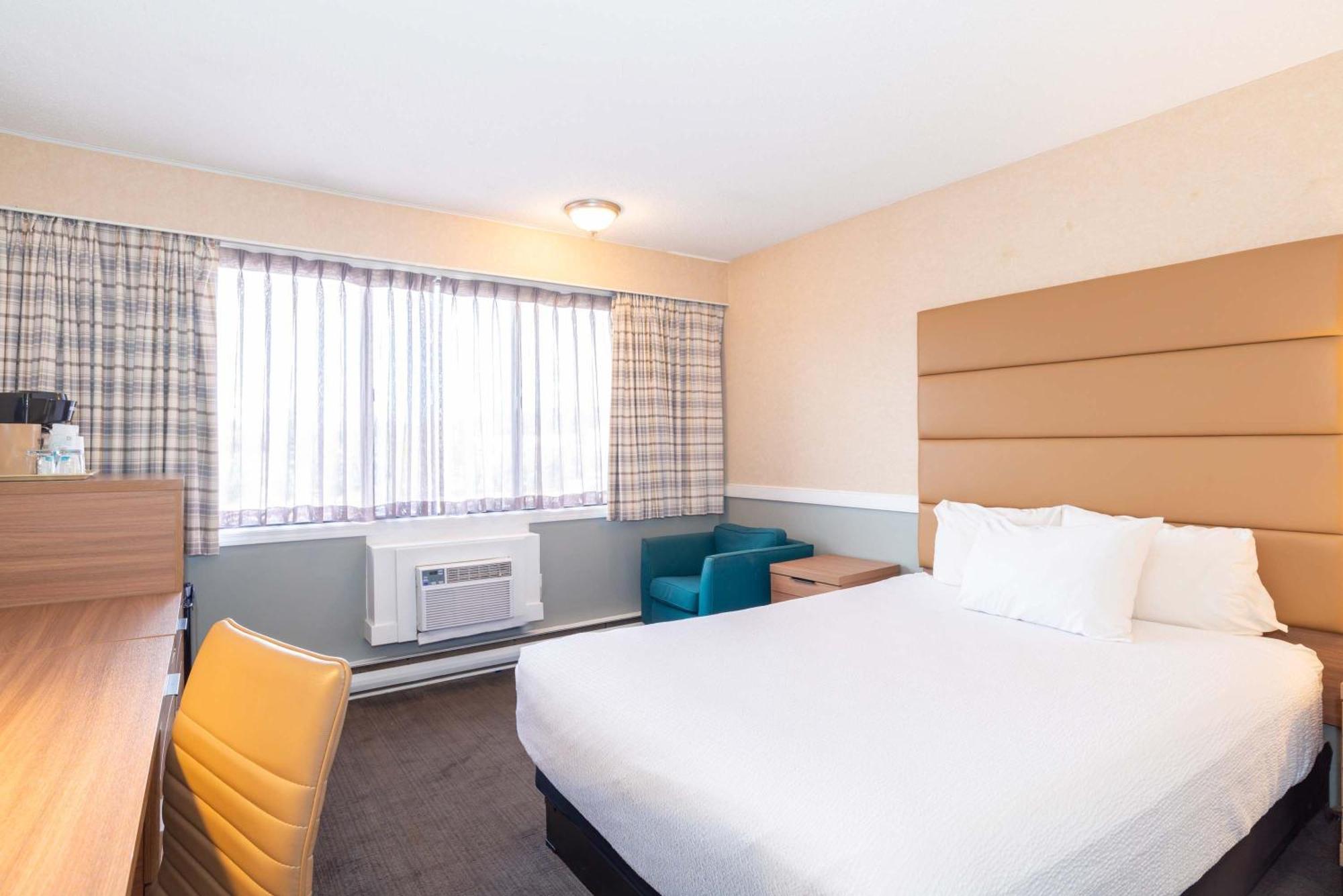 Standard Room, 1 Queen Bed