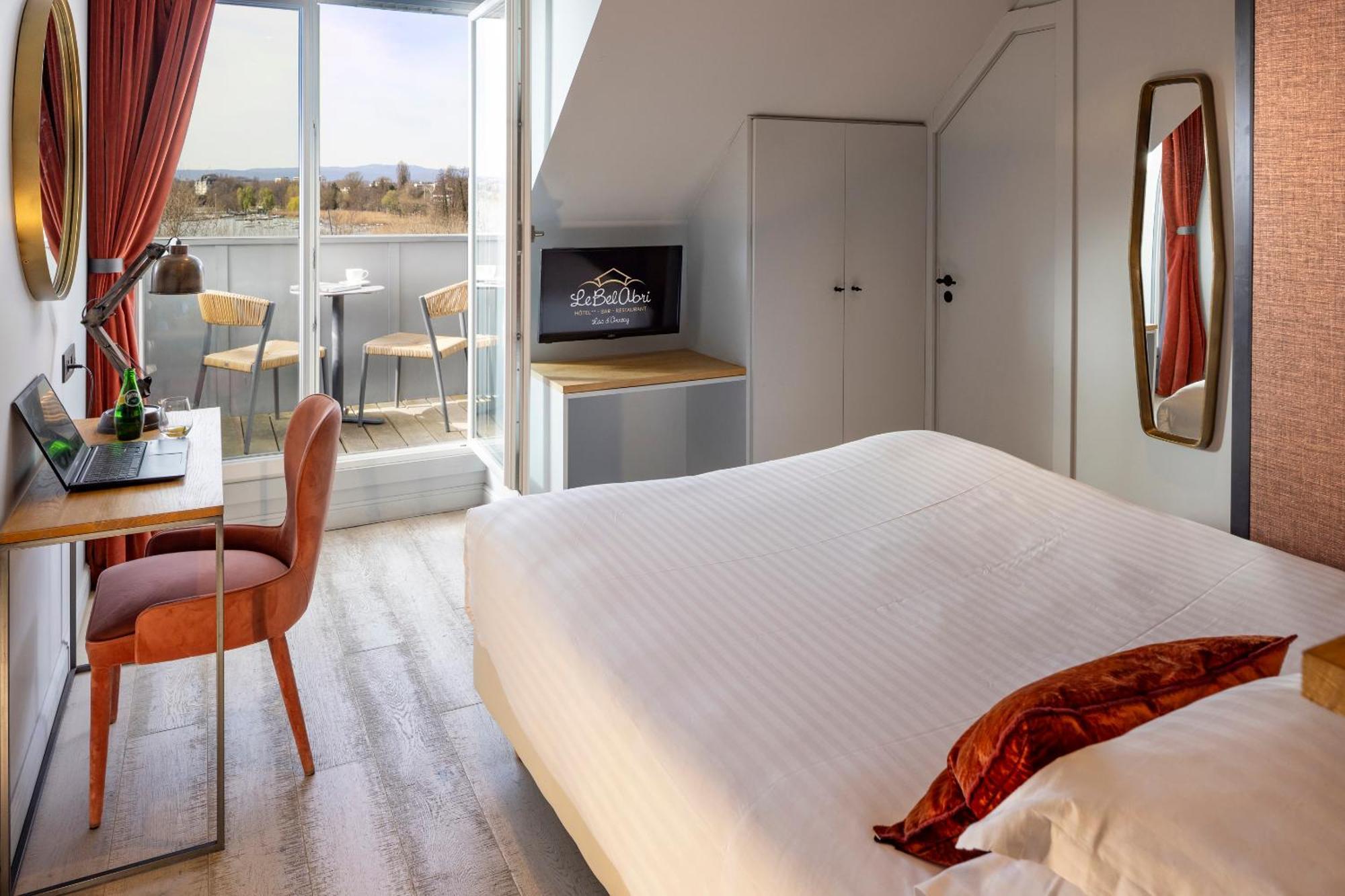 Classic Double Room Balcony Lake View
