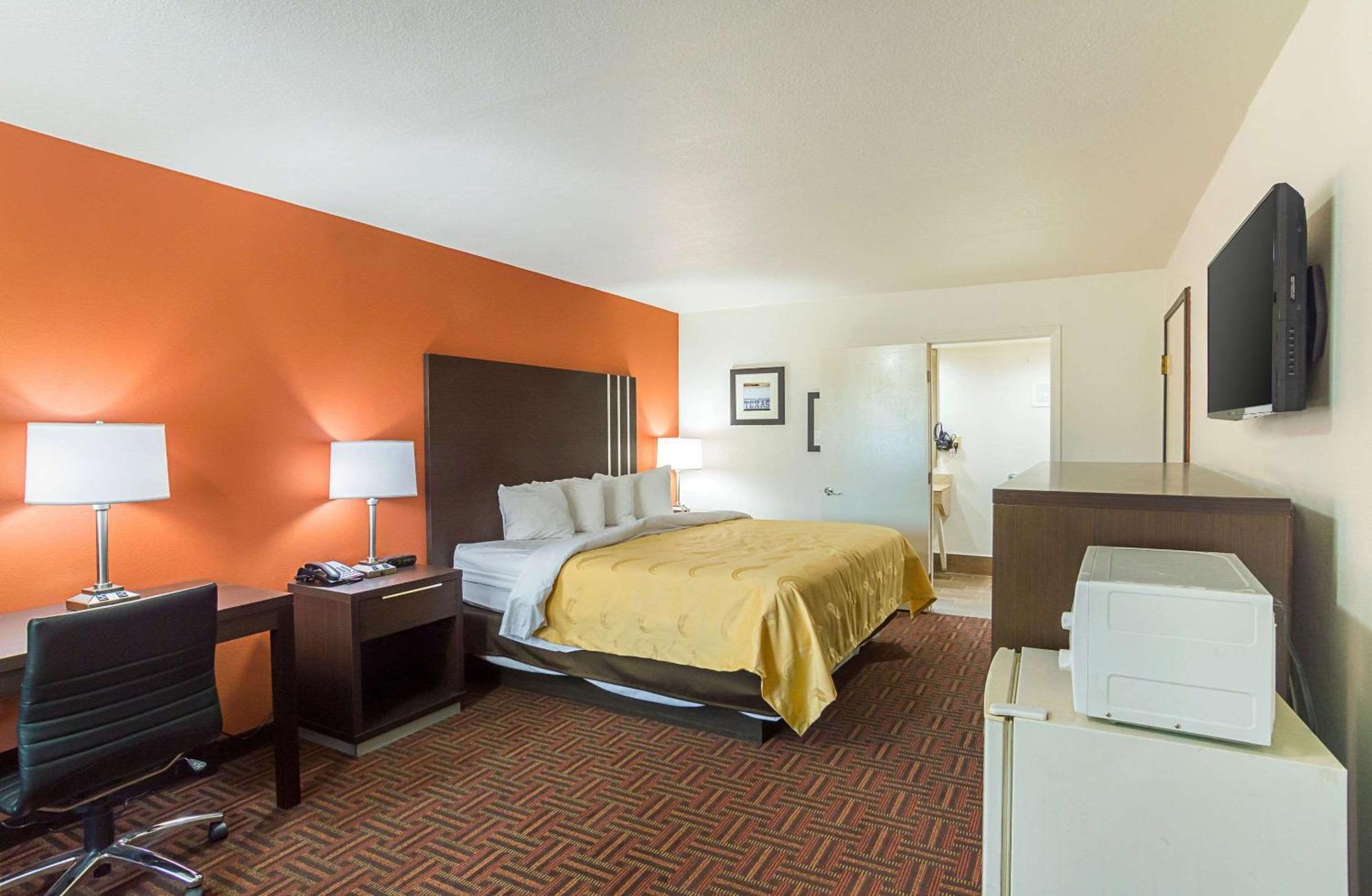 King Room Accessible or Non-Smoking
