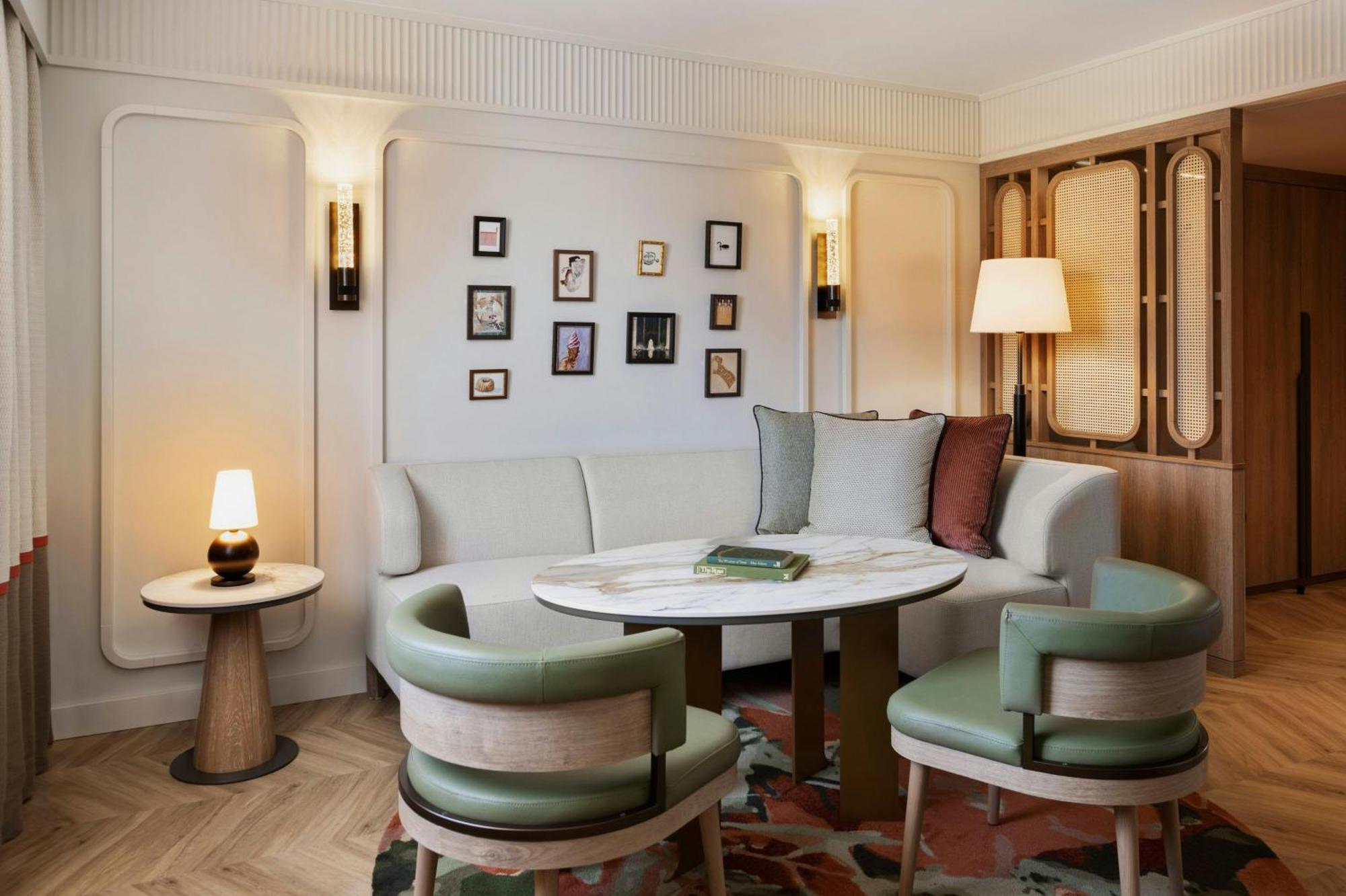 Junior King Suite Church View