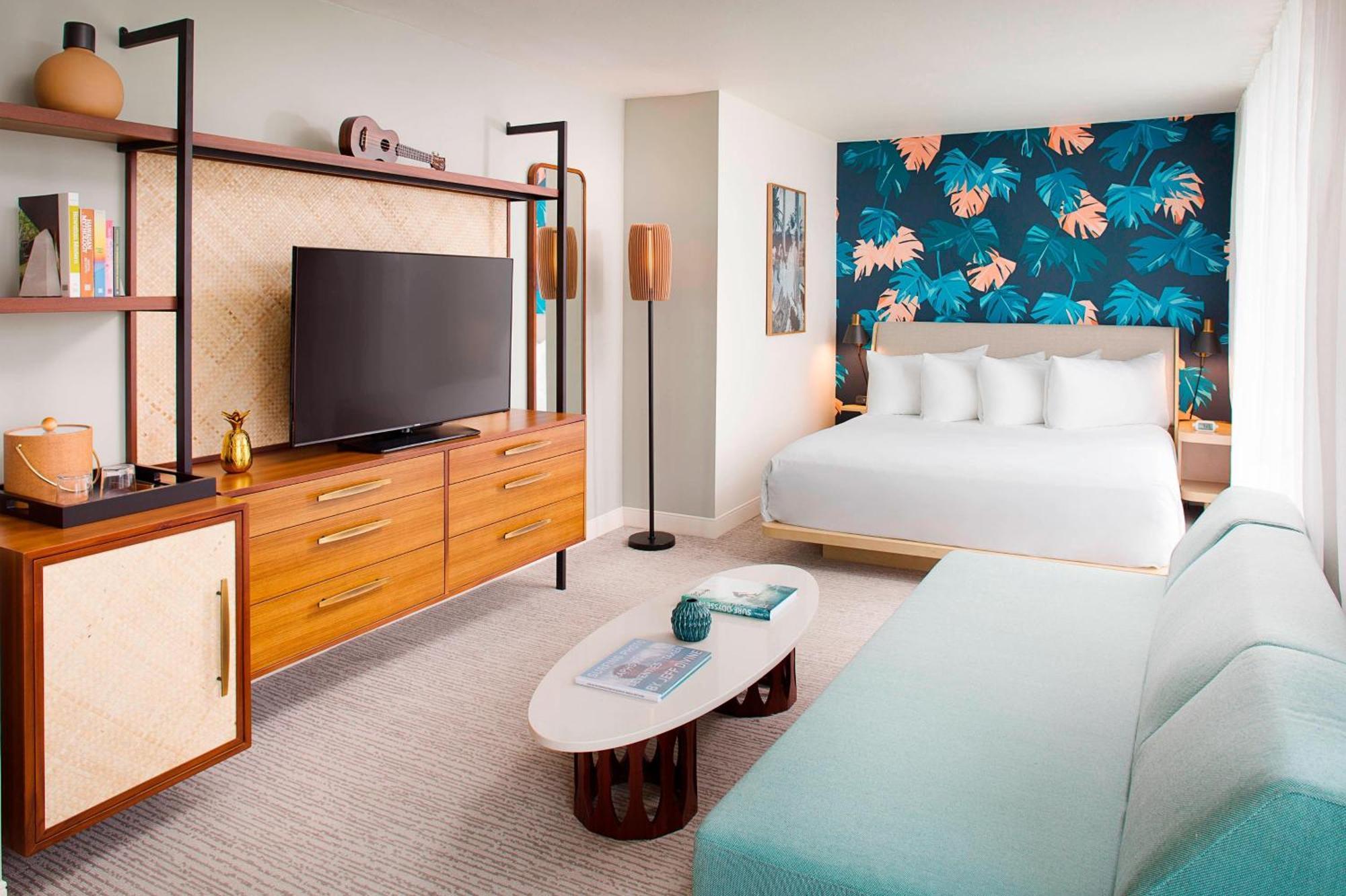 Junior Suite King Bed Twin Sofa Bed Balcony