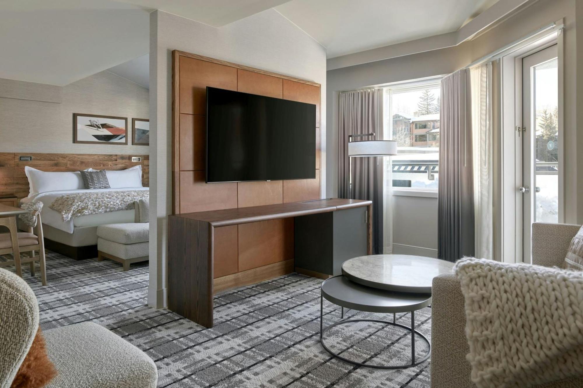 One-Bedroom Premium King Suite Mountain View
