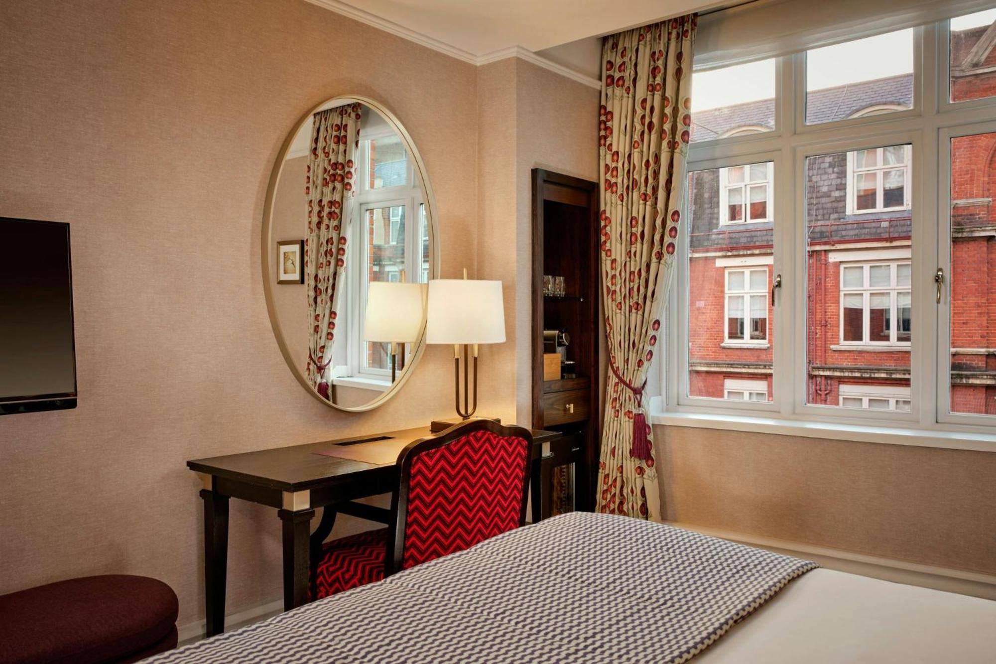 Executive Larger Guest room 1 King