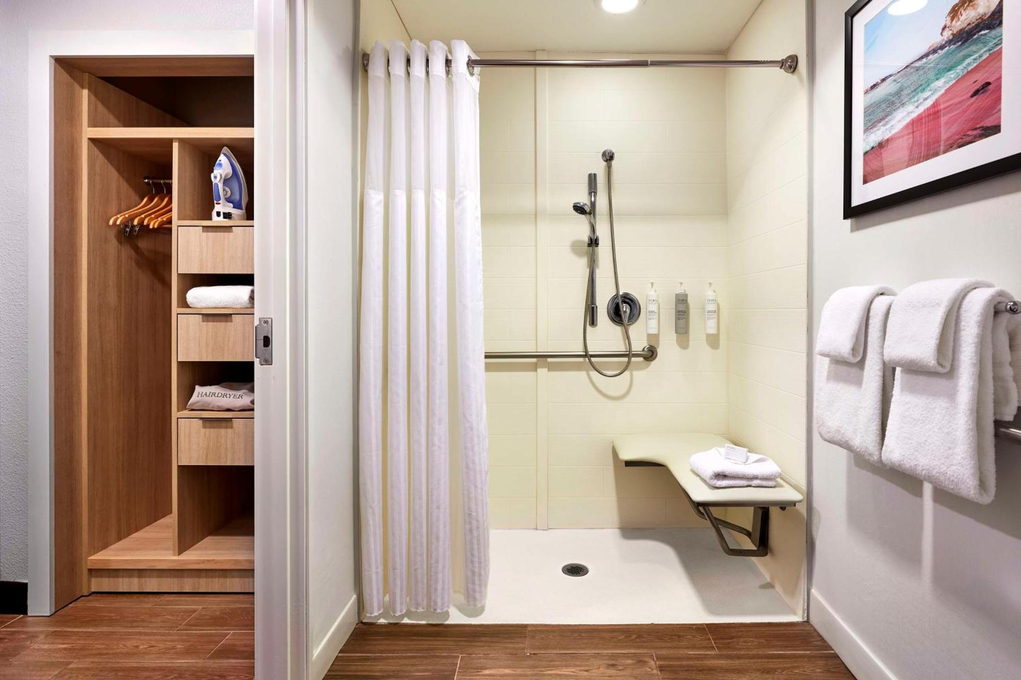 King Room Roll Shower Mobility Access