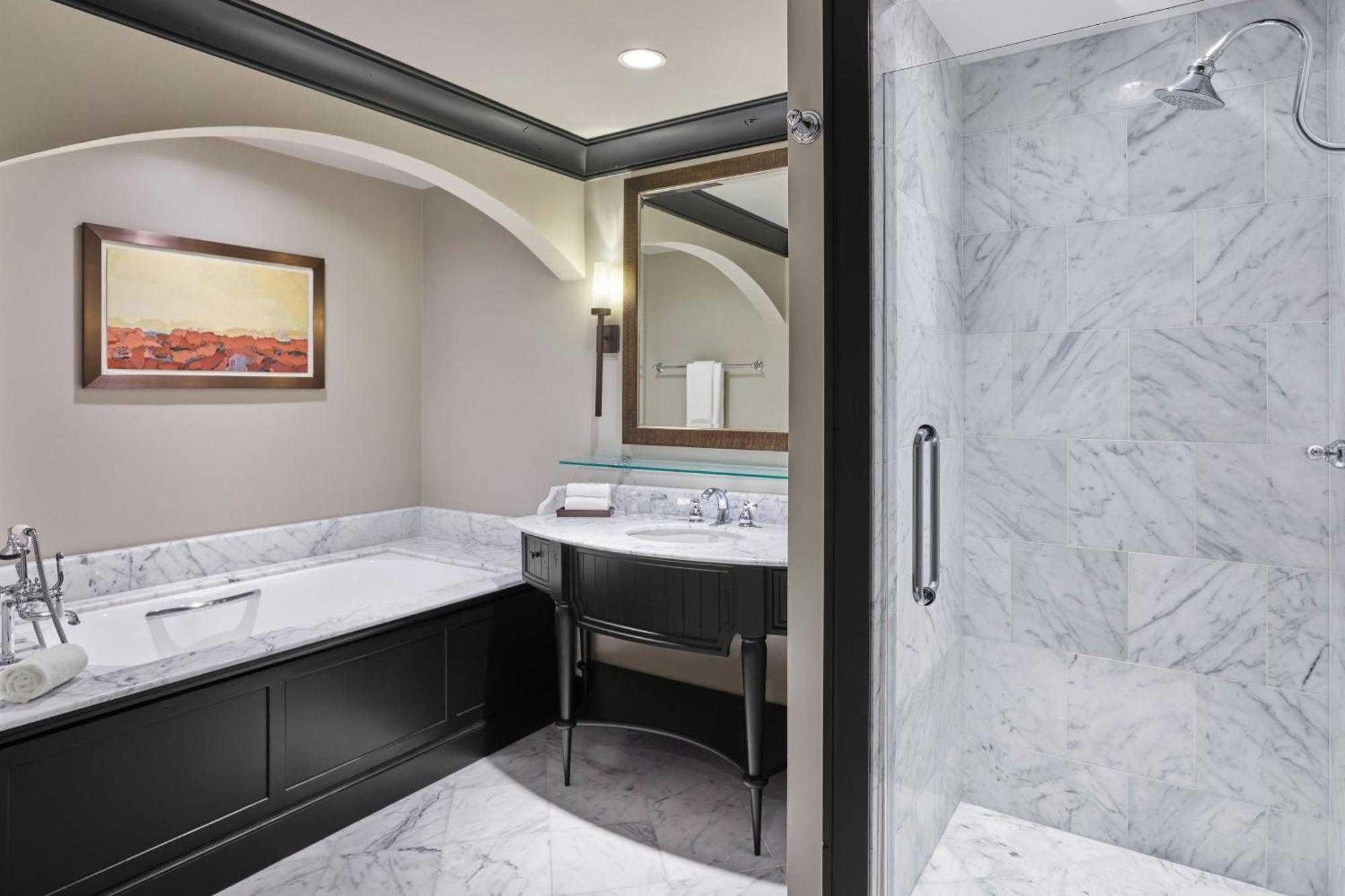 1 Bedroom Residential Suite, 1 King, Sofa bed, Mountain view