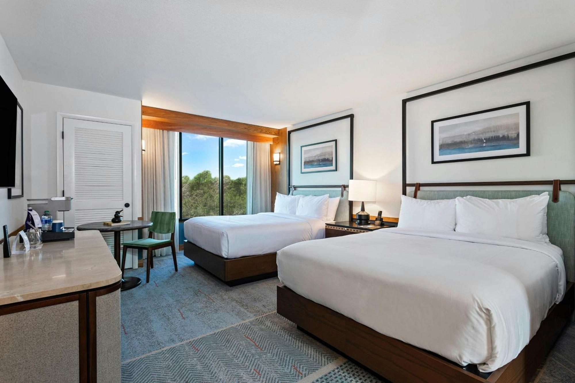Queen Room Two Queen Beds Lake View
