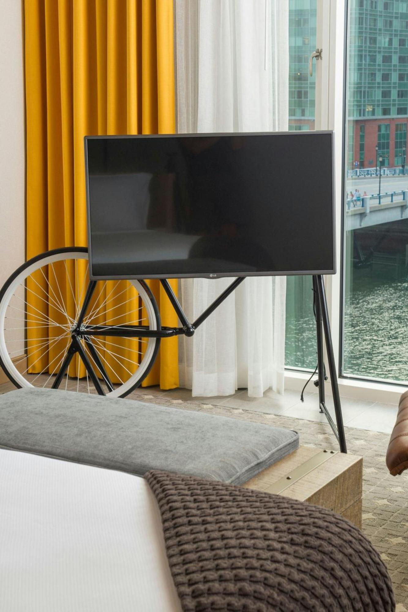 Deluxe King Room Water View