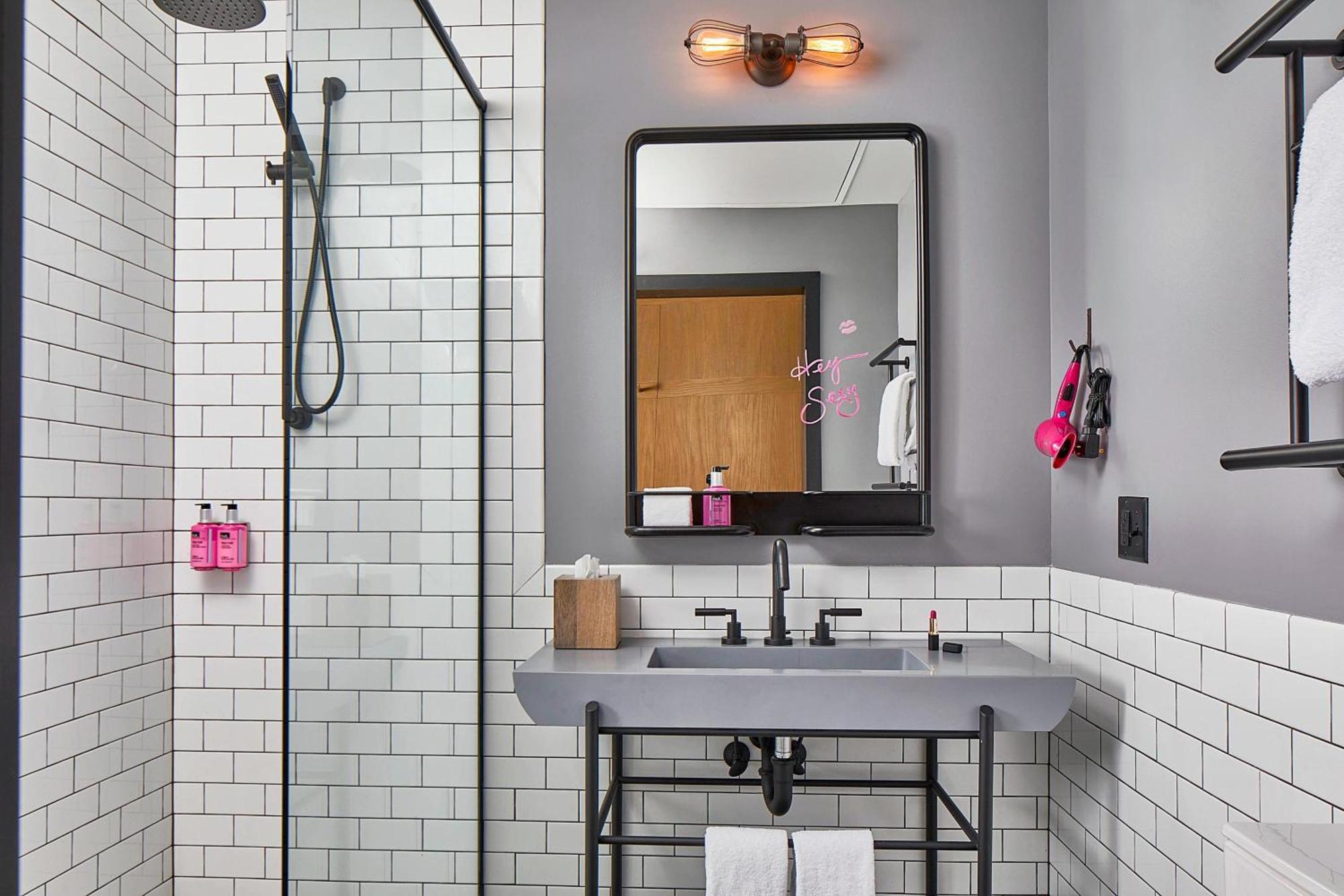 Room Two Sets of Bunk Beds Bathtub Mobility Access or Hearing Accessible,1643196993:JPEG