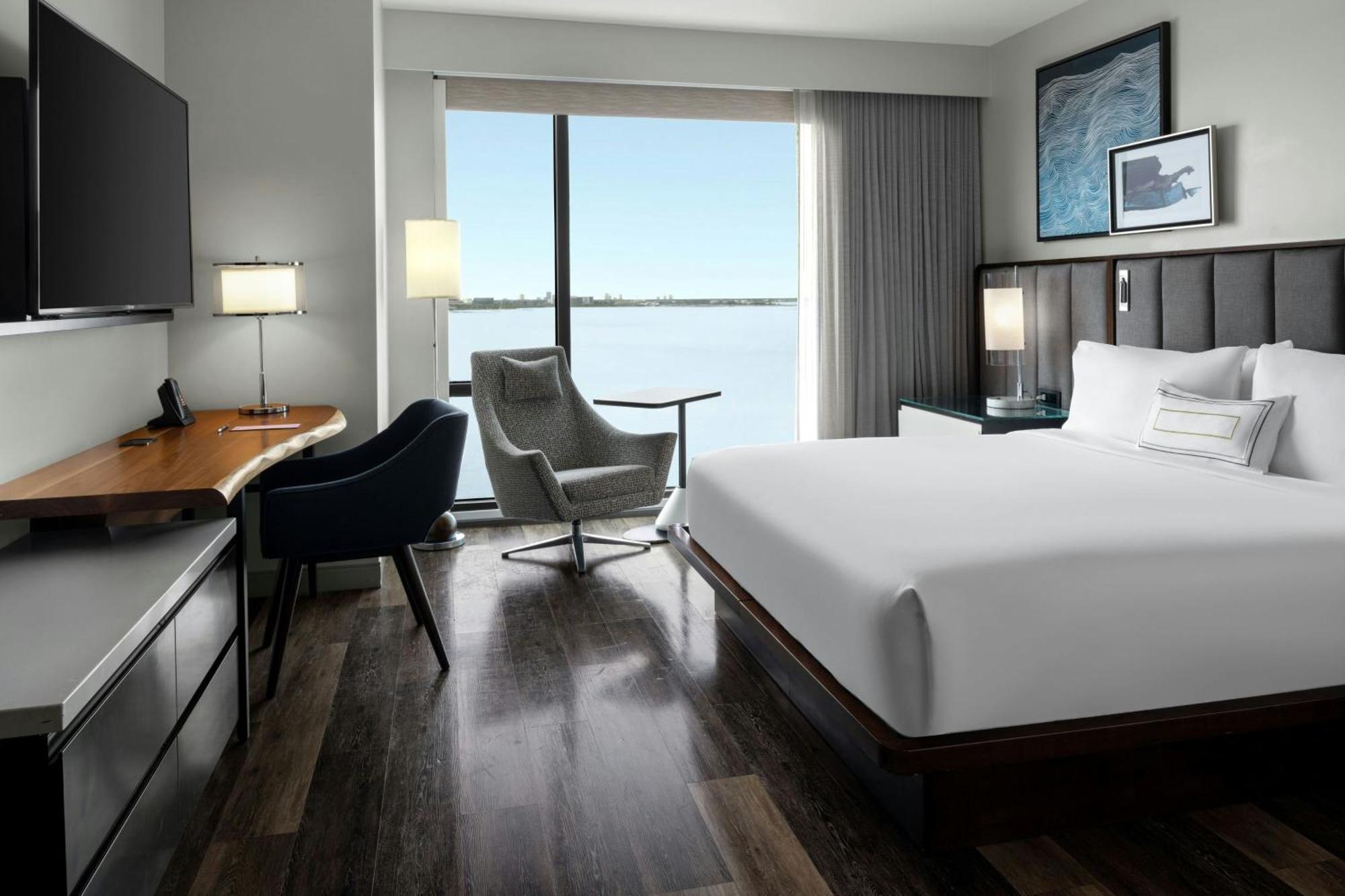 Guest room 1 King Bay view