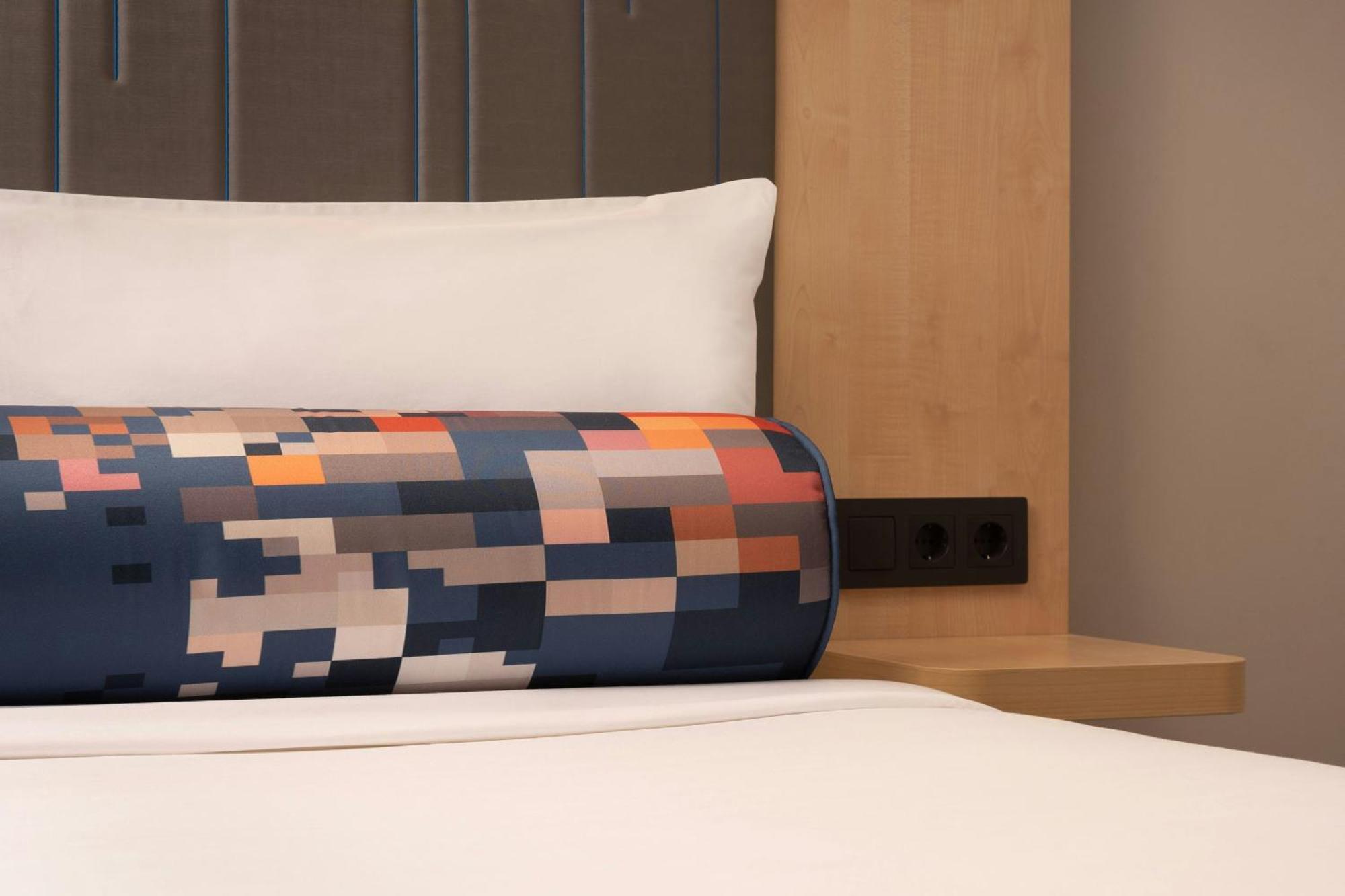 Aloft Queen Room City View