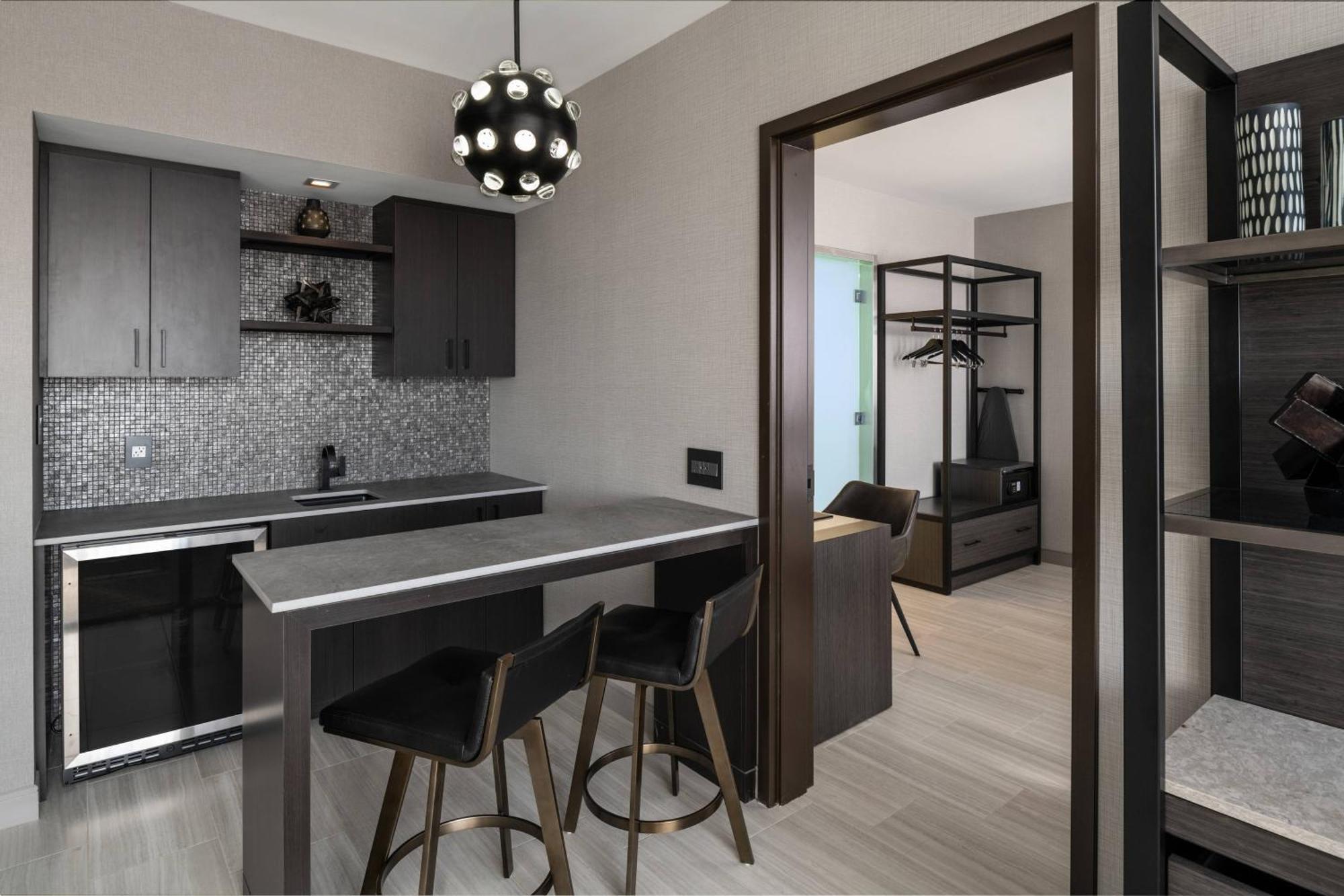 One-Bedroom King Suite