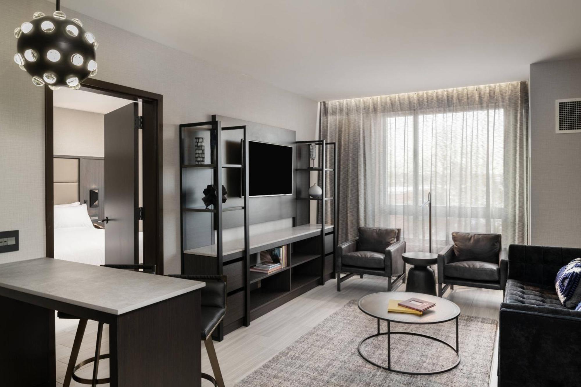 One-Bedroom King Suite