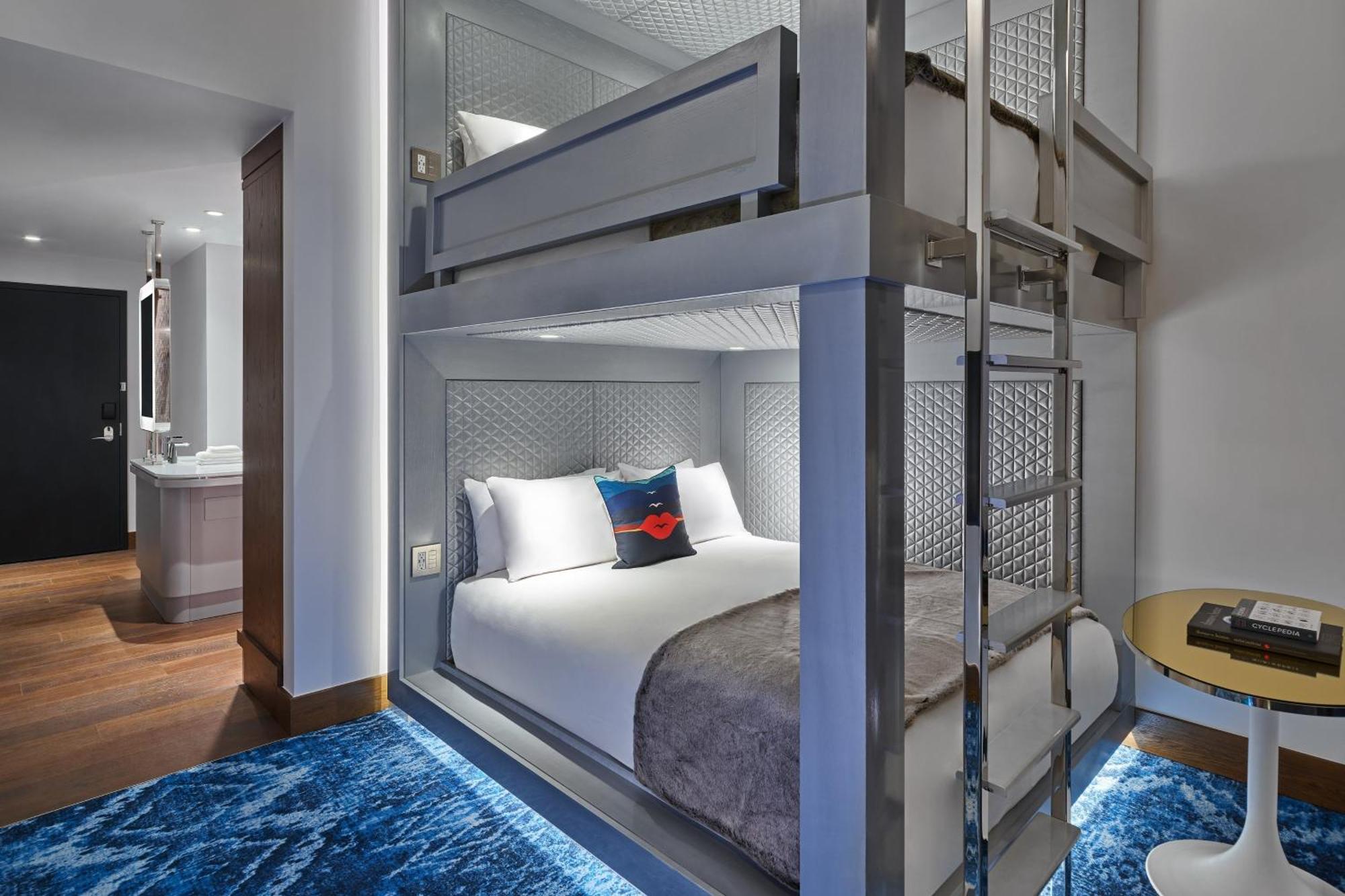Queen Bunk Room No View