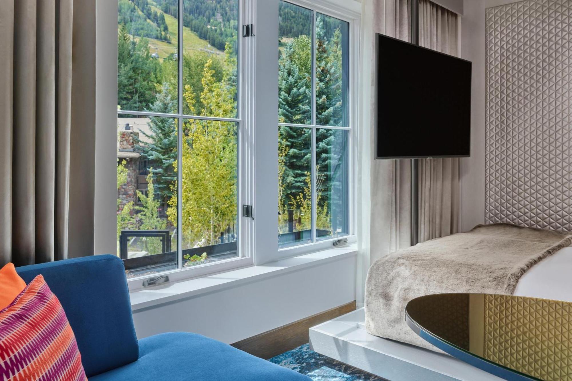 King Room Partial Mountain View