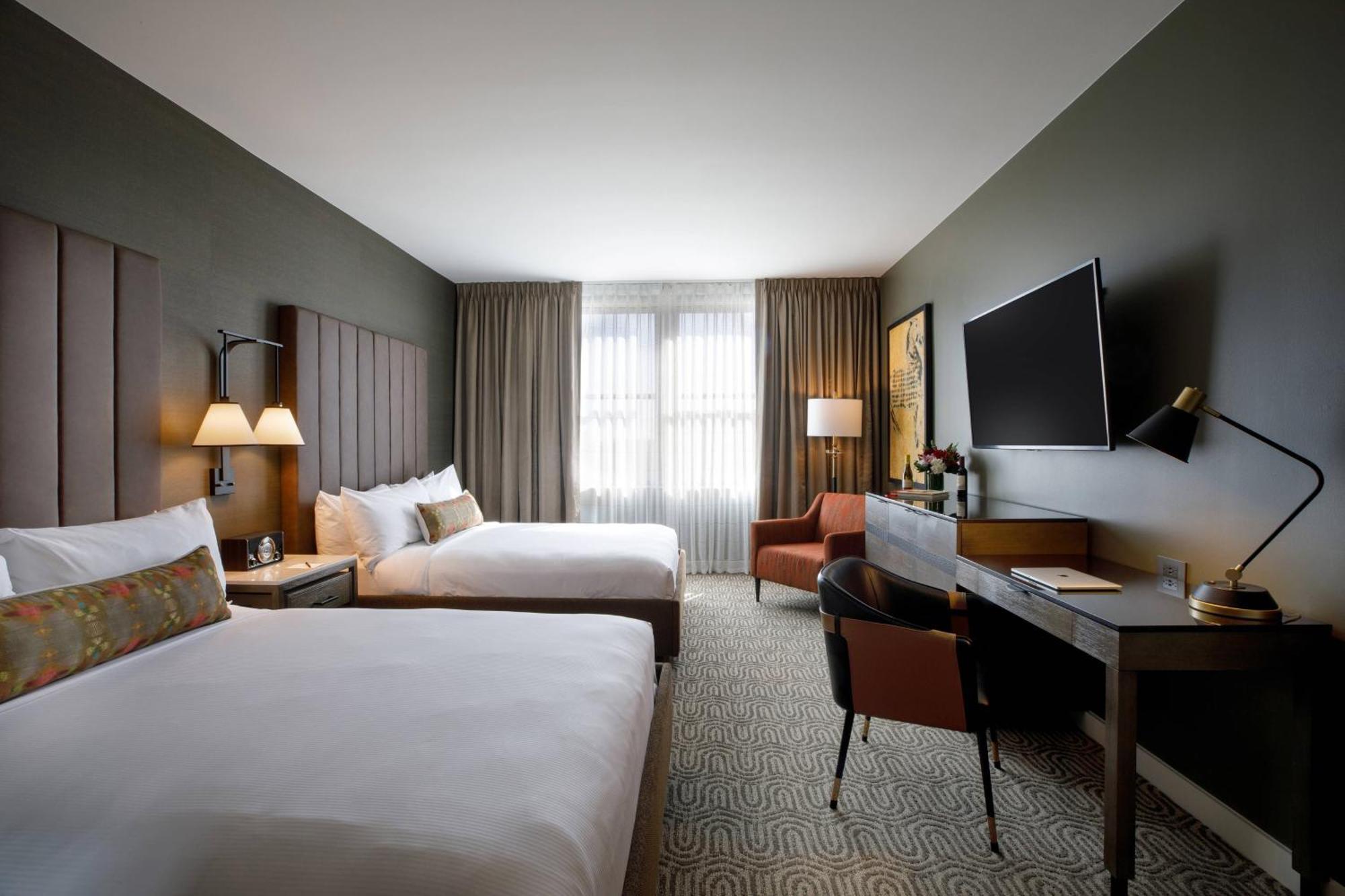 Deluxe Queen Room