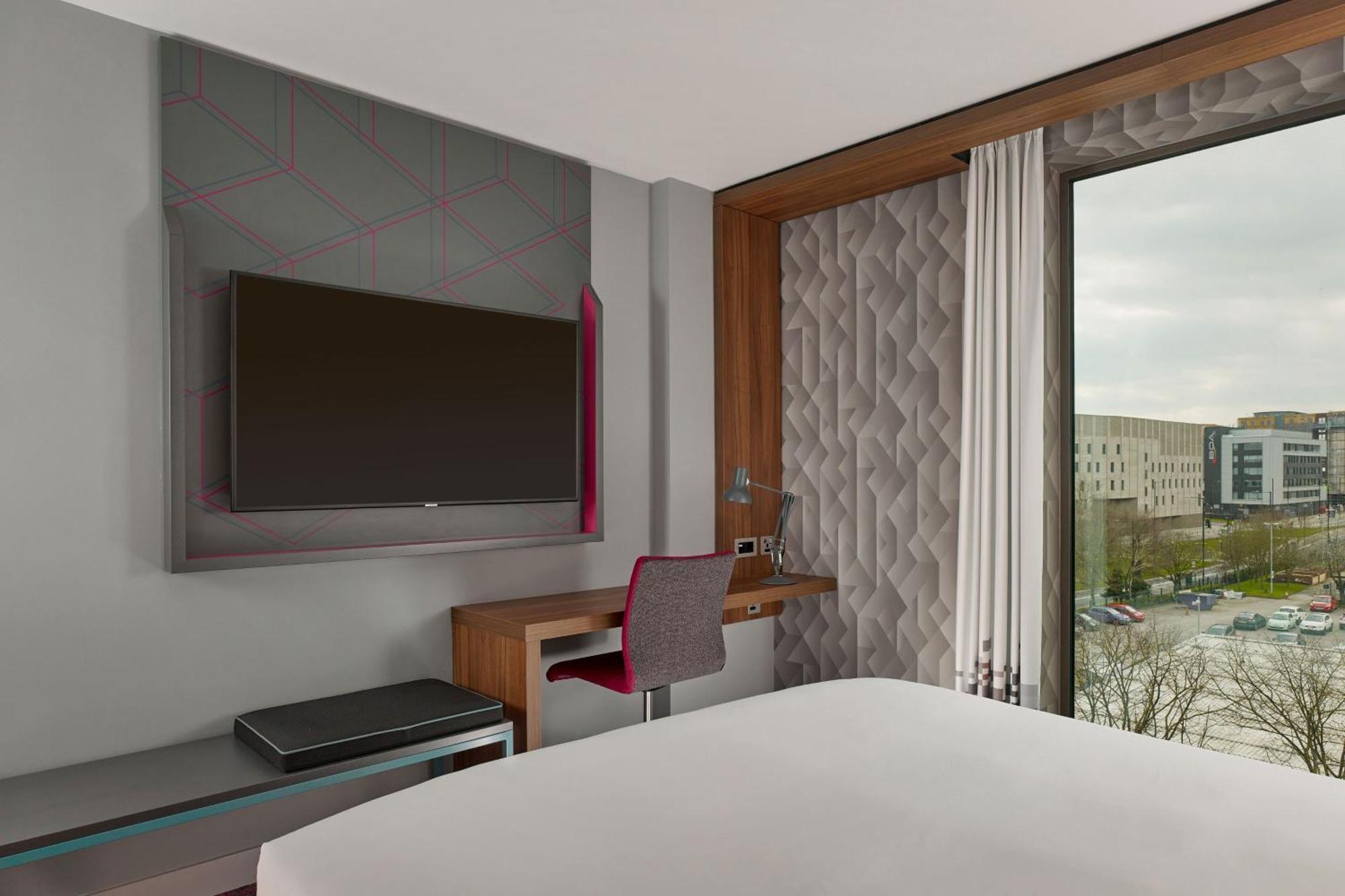 Aloft Guest room 1 King
