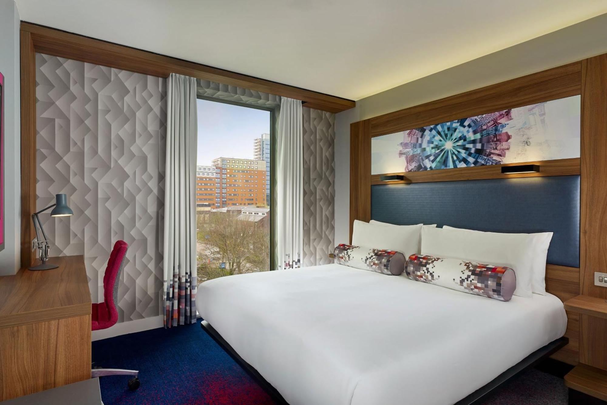 Urban Guest room 1 King City view