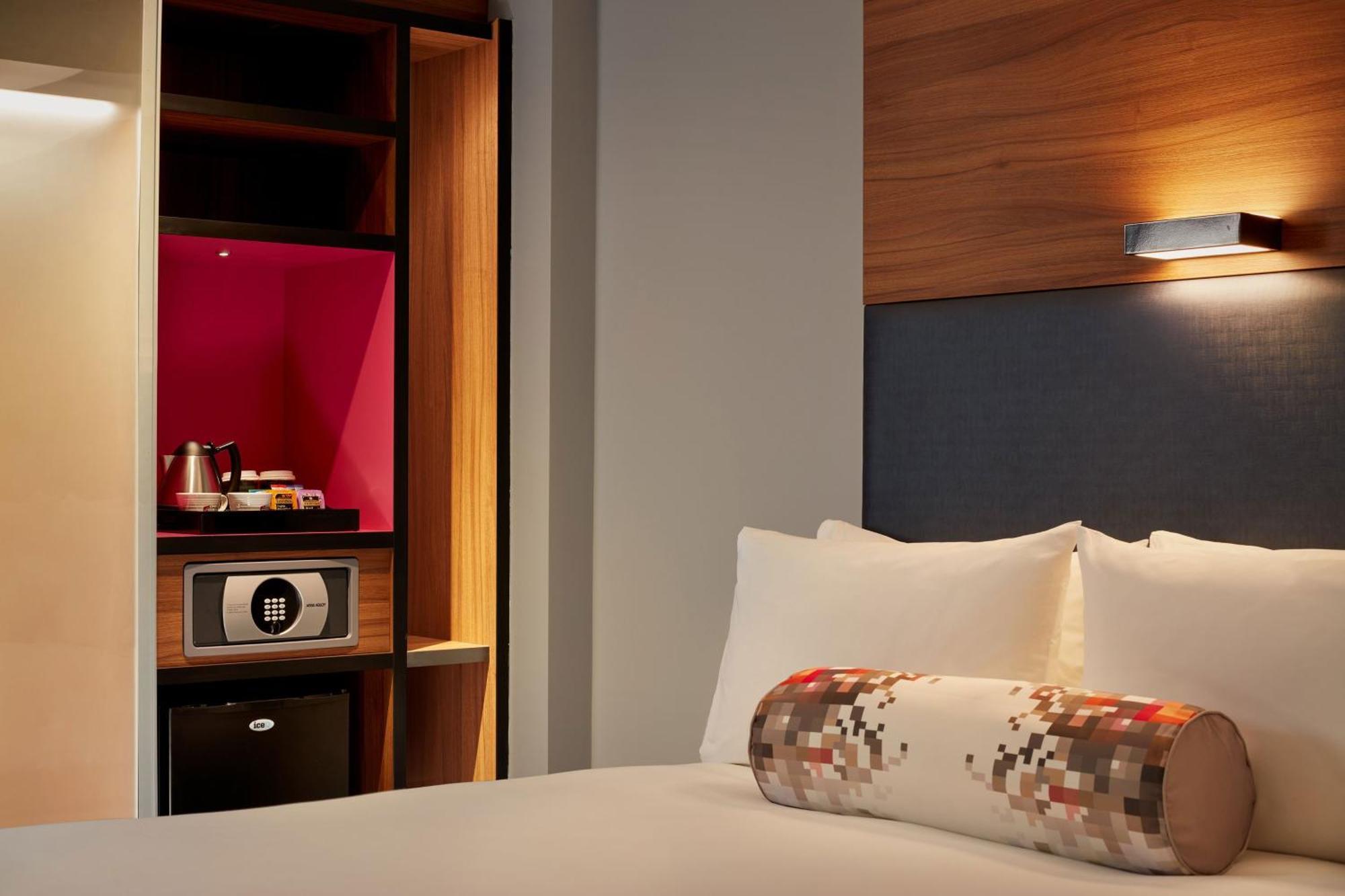 Aloft Guest room 1 King