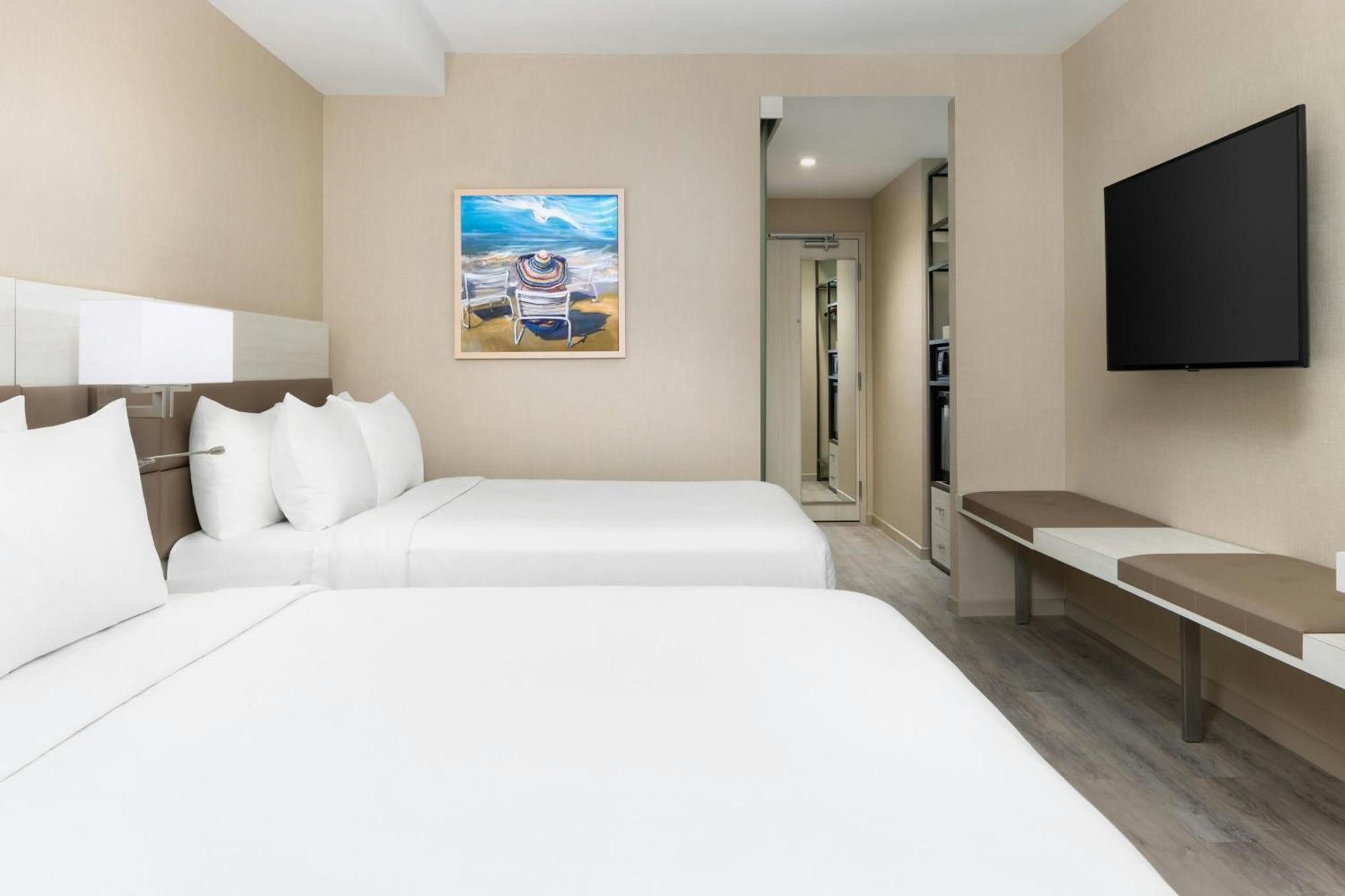 Queen Room Two Queen Beds Hearing Accessible