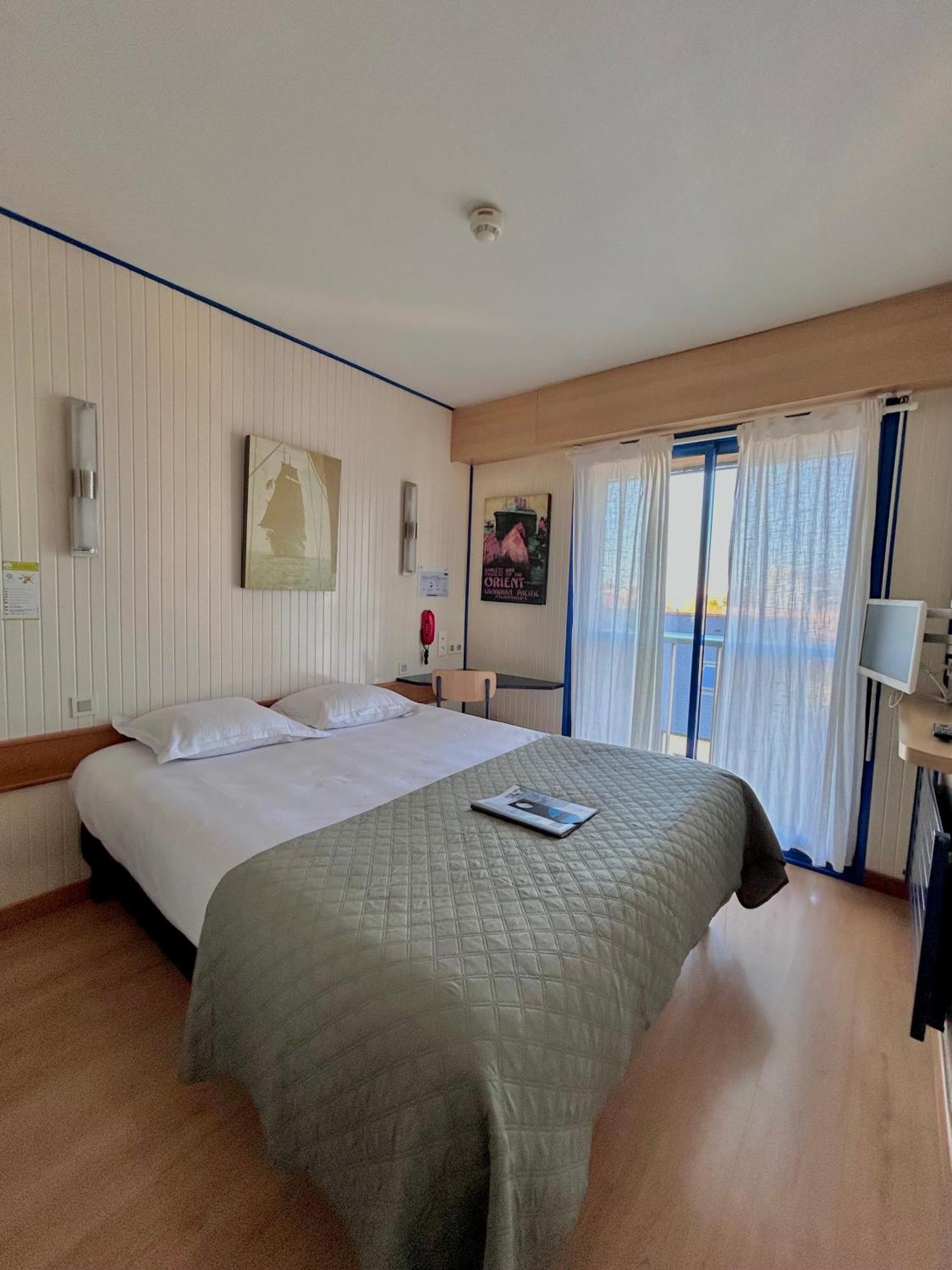 Standard Double Room shower or bathtub,1771699264:JPEG
