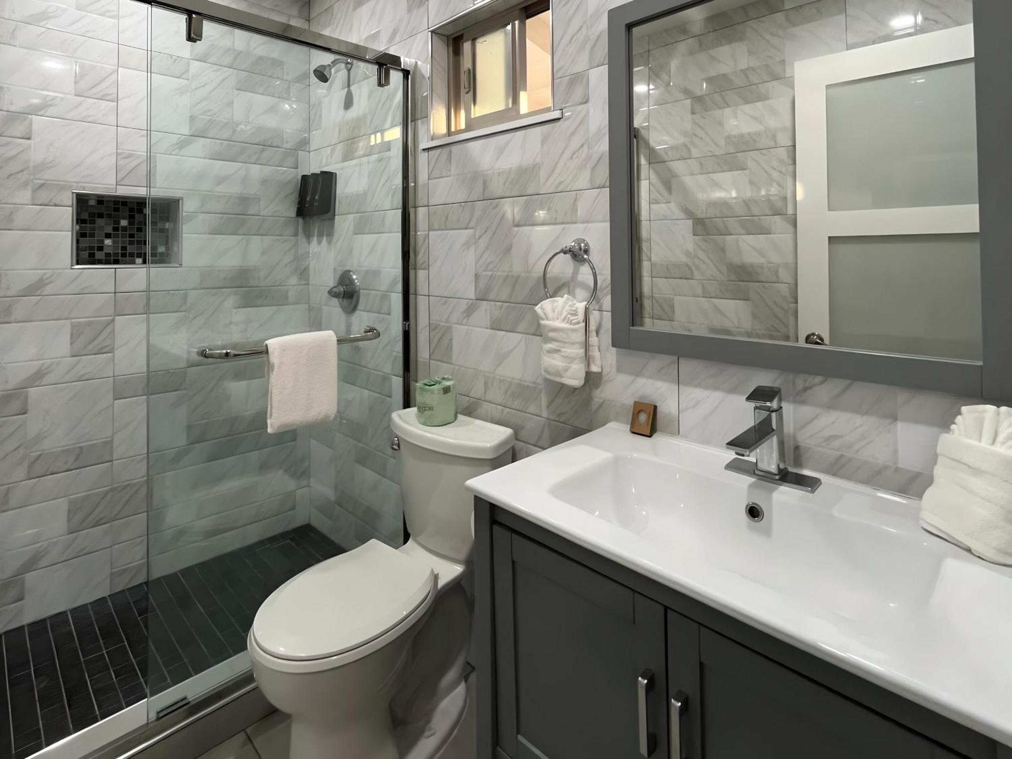 Queen Room Two Queen Beds Pet-friendly