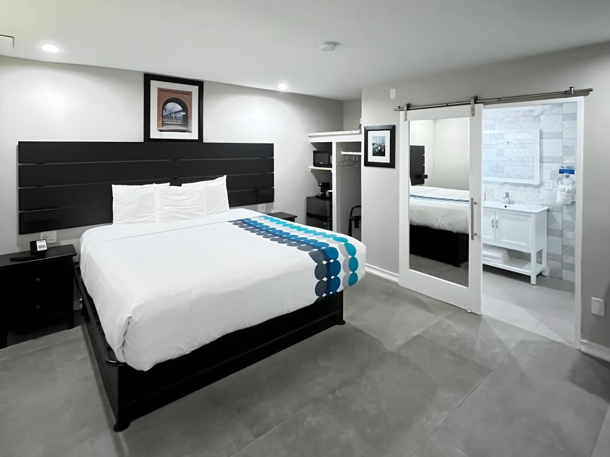 Standard Room King Bed