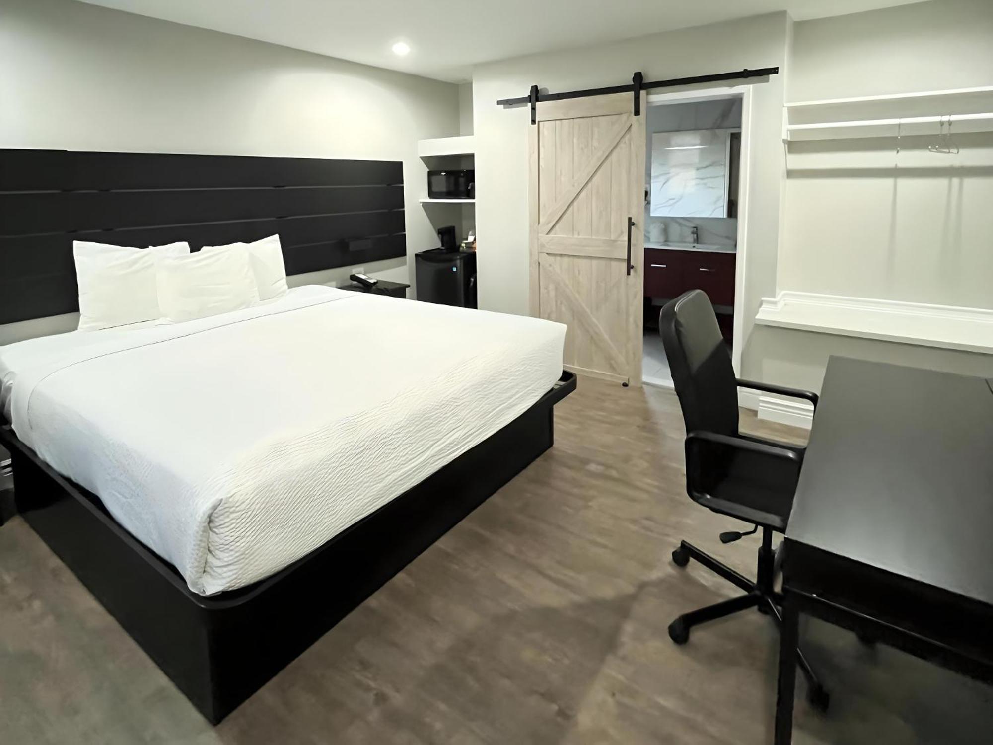 Standard Room King Bed