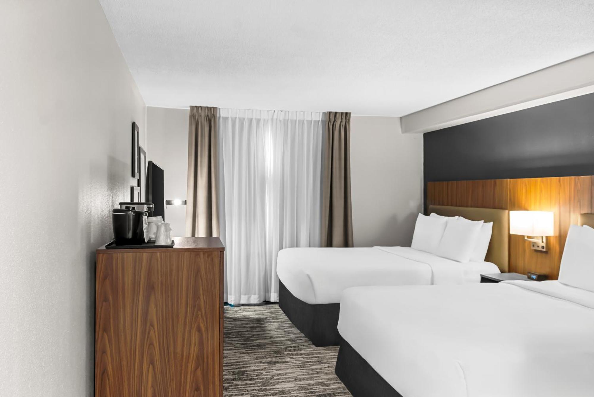 Queen Room Two Queen Beds Non-Smoking or Upper Floor