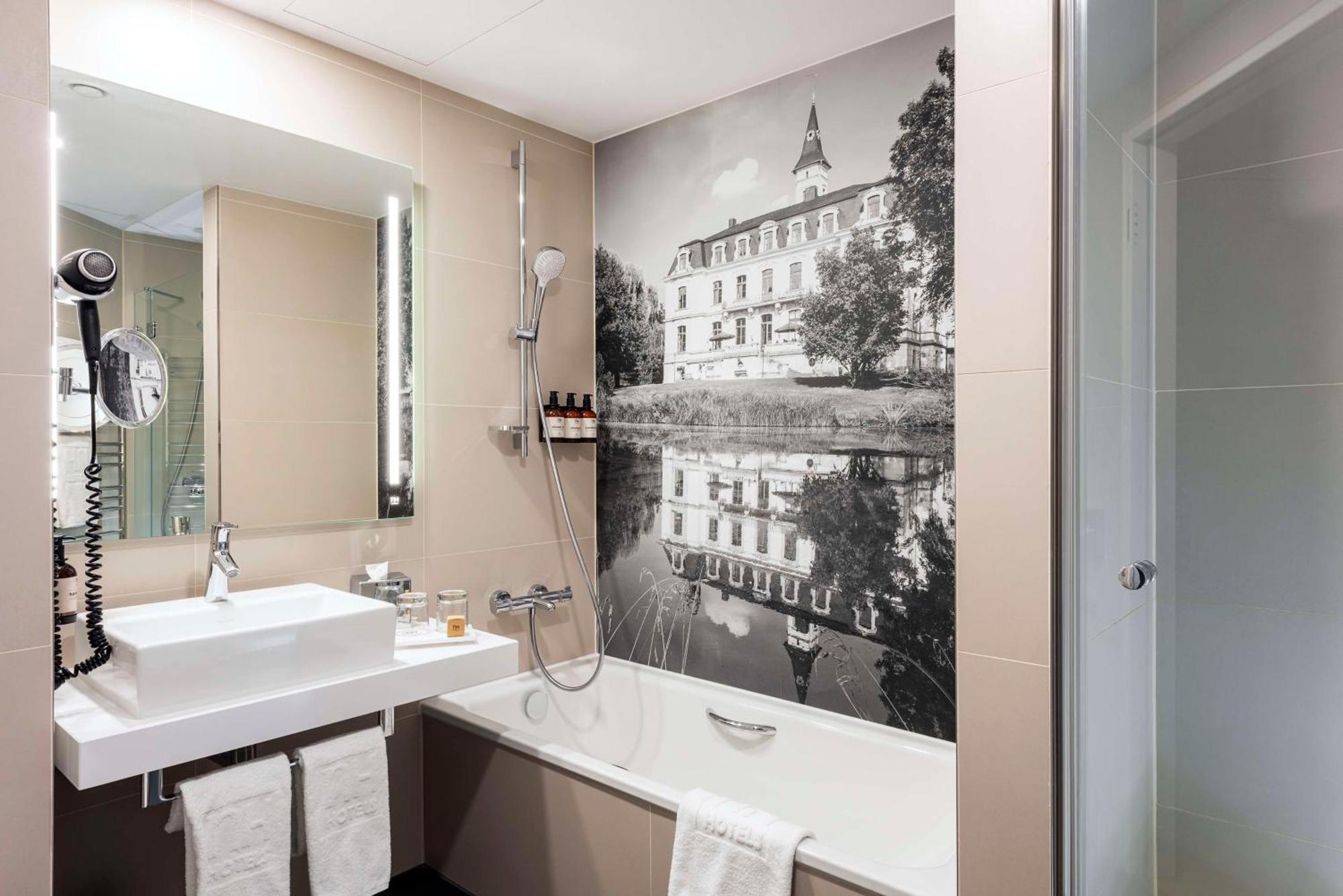 Standard Double or Twin Room with View