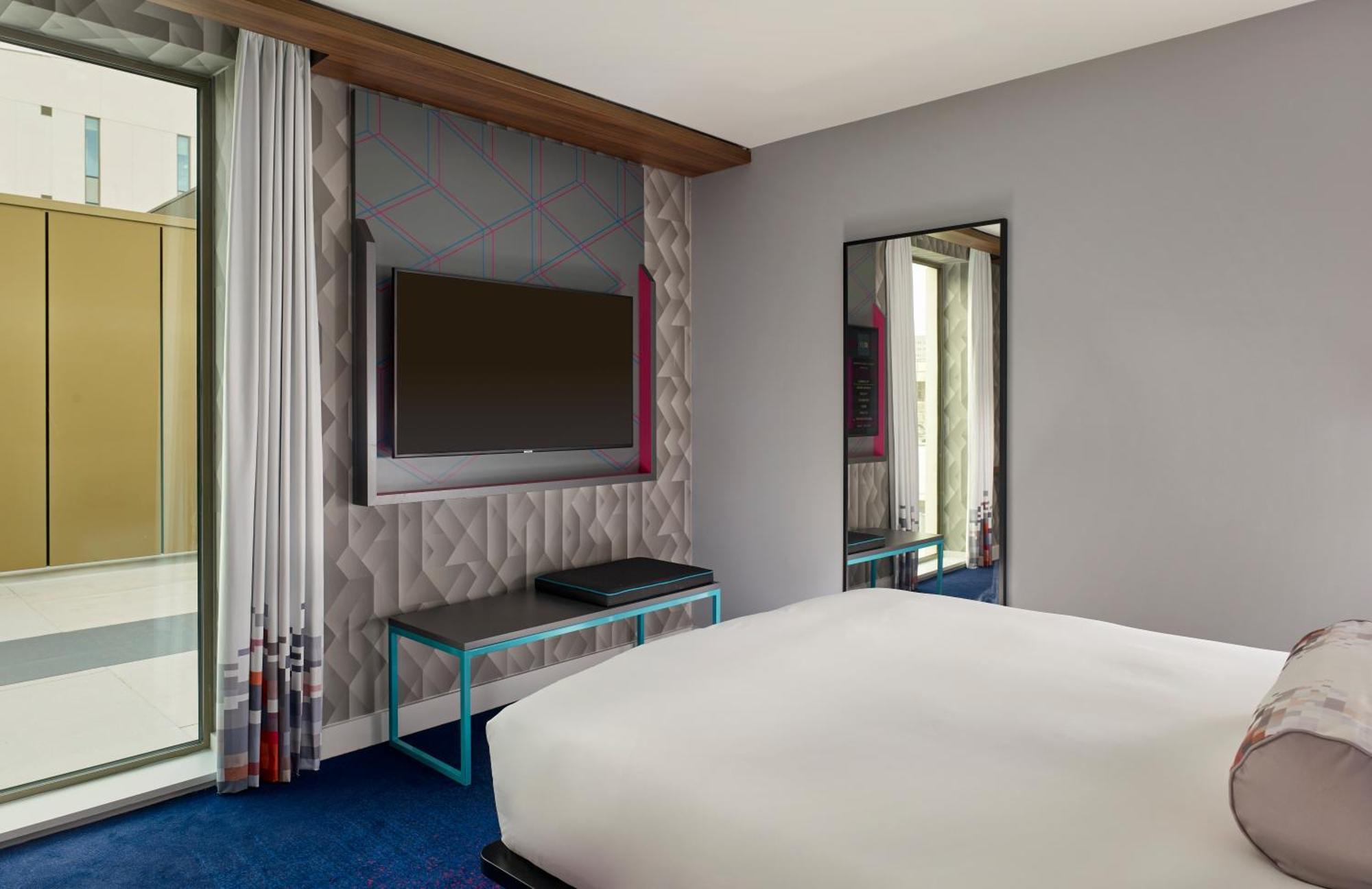 Urban Guest room 1 King City view