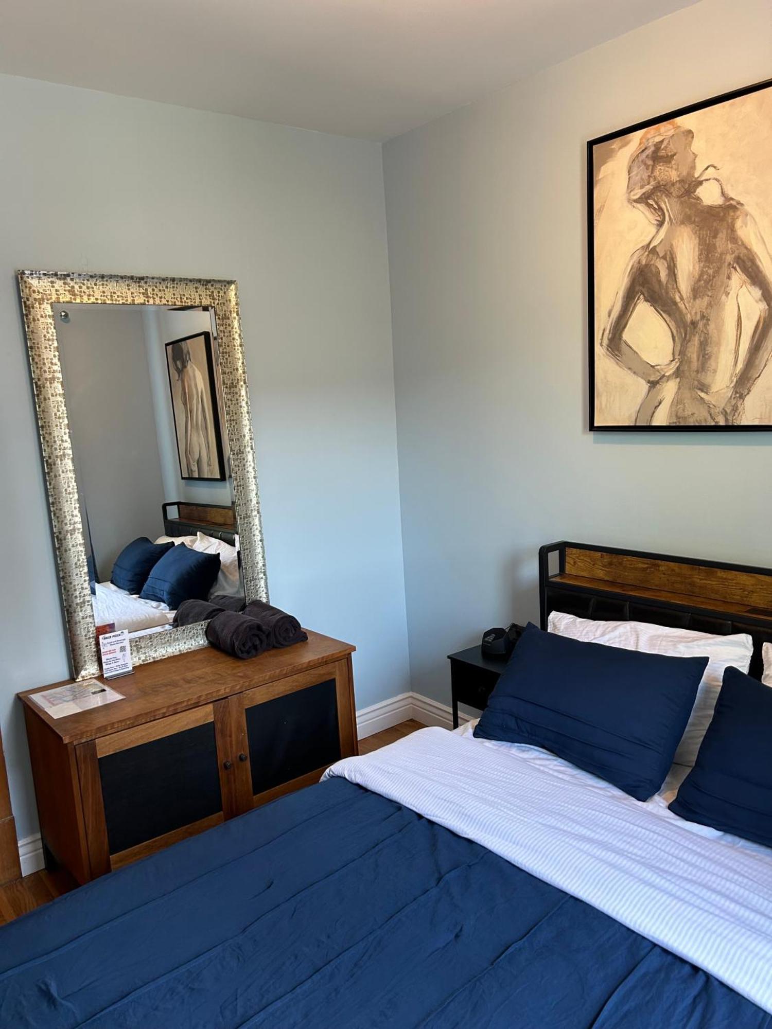 Standard Queen Room